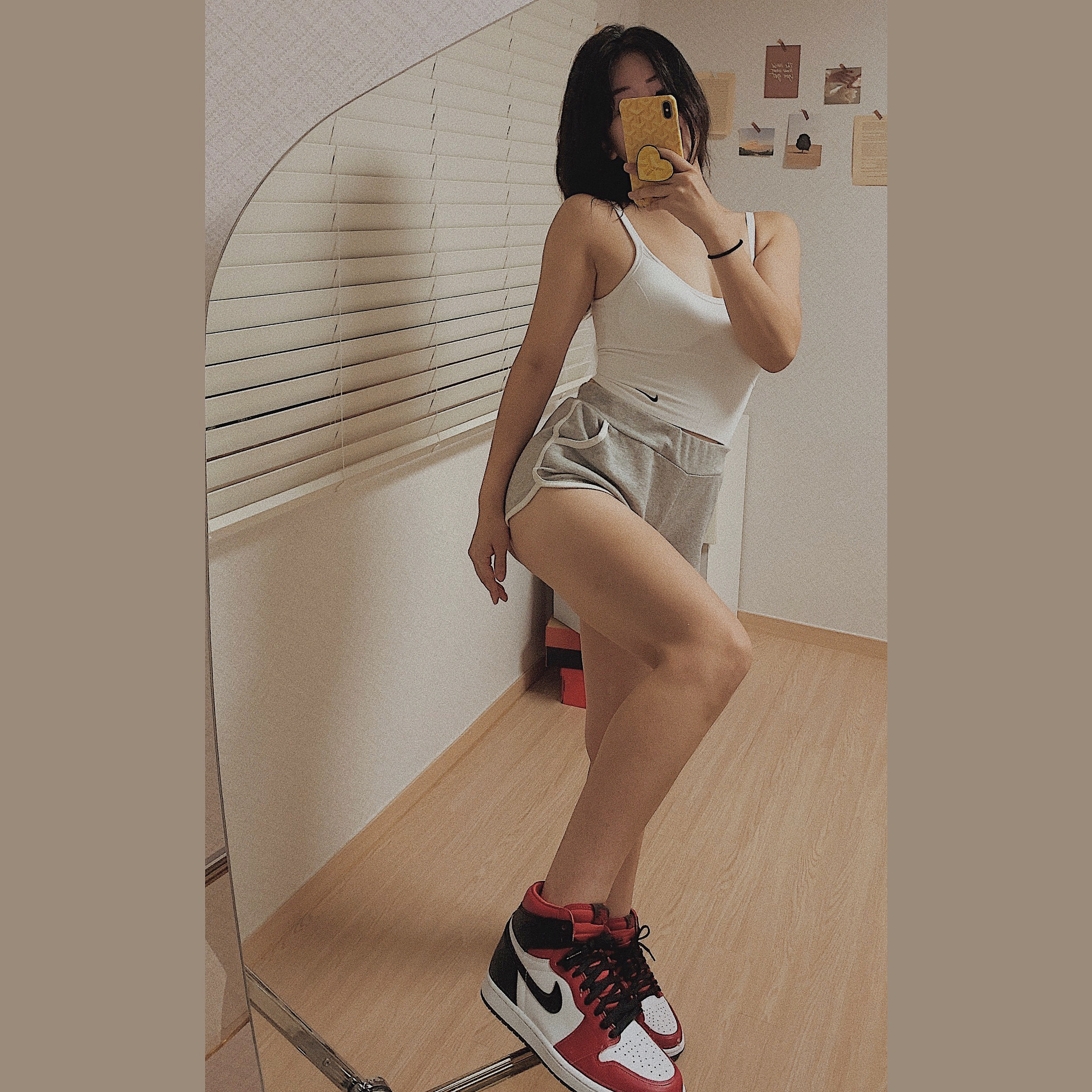(W) Jordan 1 Retro High Satin Red 착용 스타일 - 2