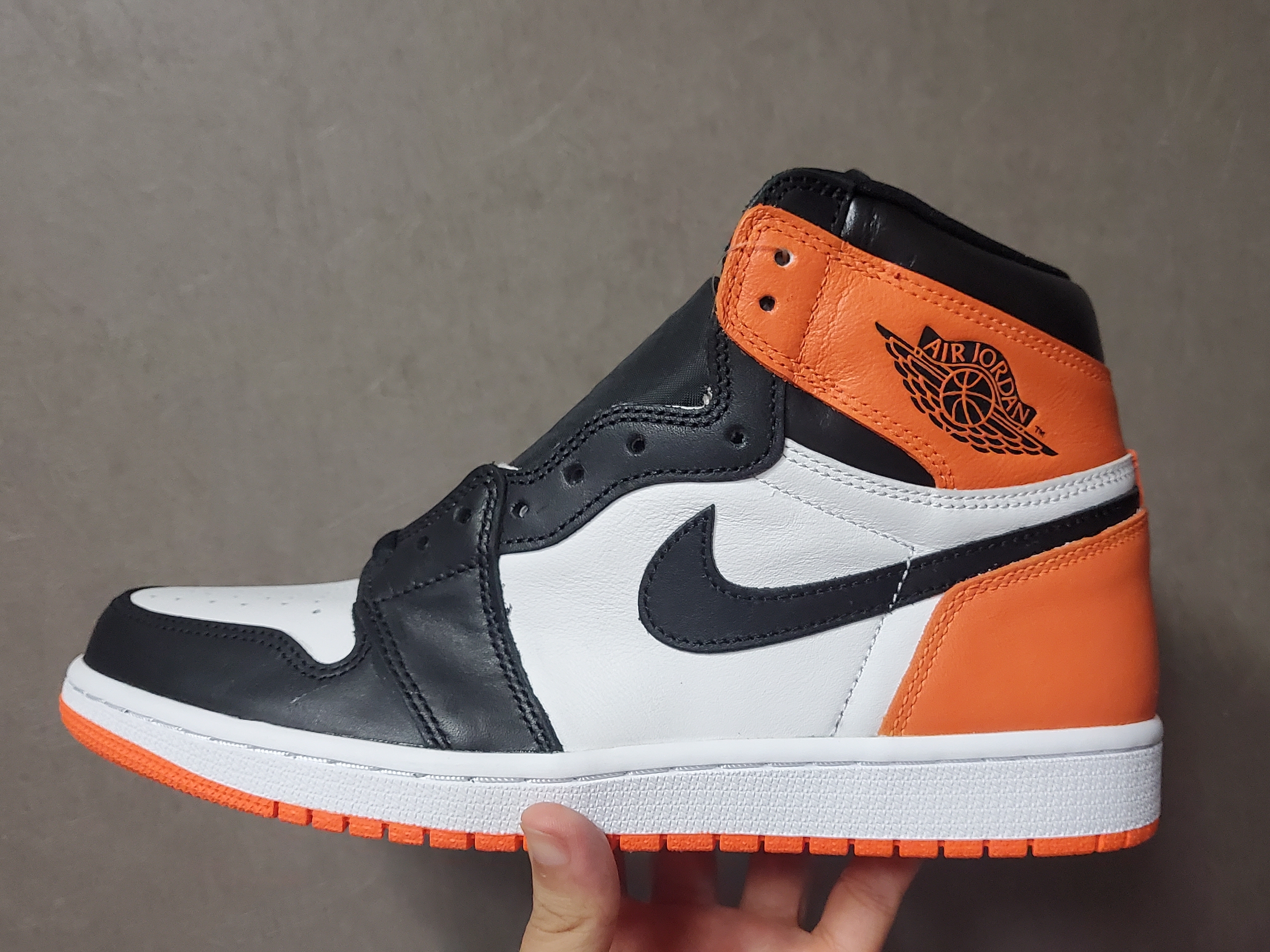 Jordan 1 Retro High OG Electro Orange, Jordan 1 Retro Shattered Backboard 착용 스타일 - 1