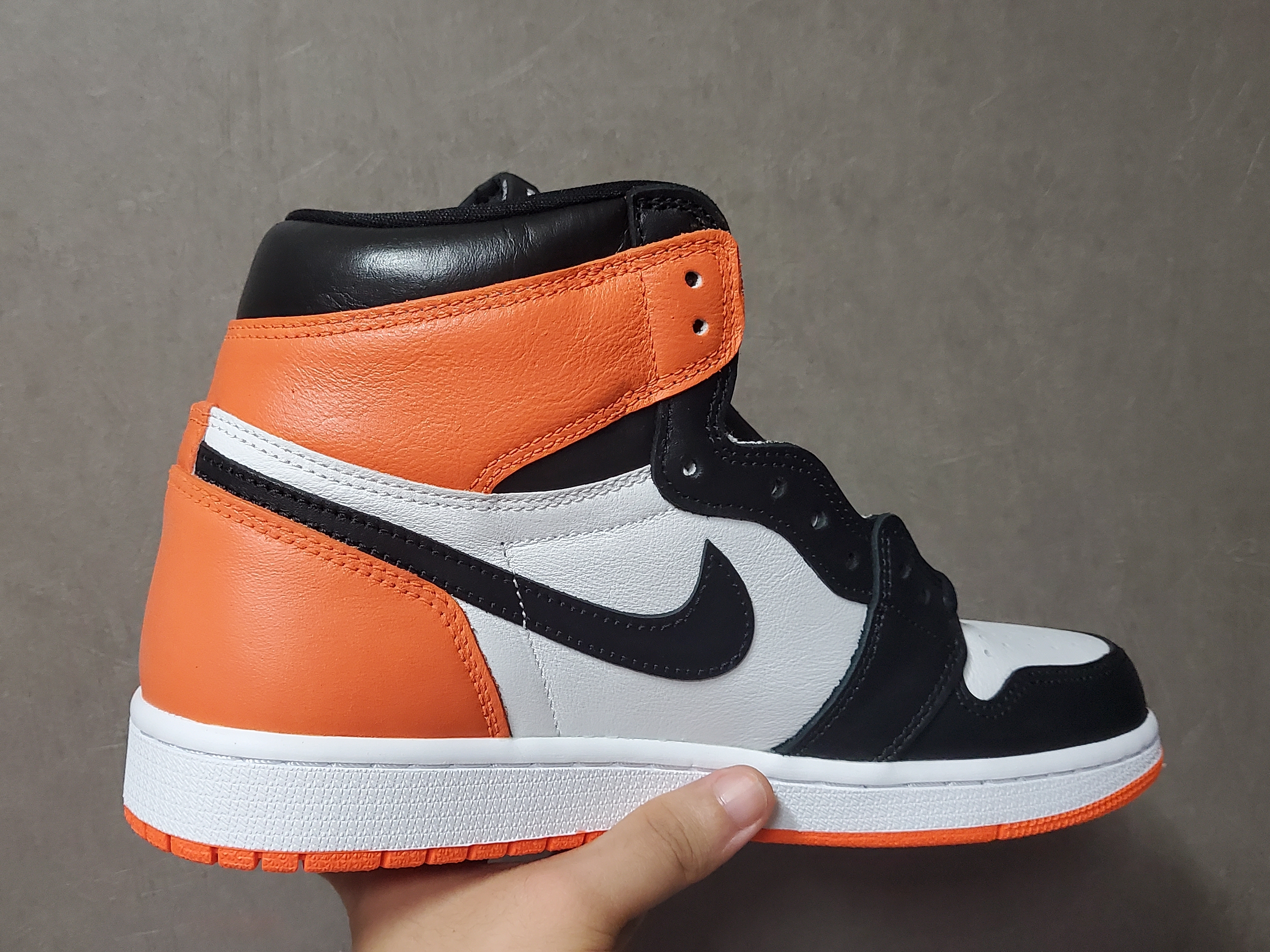 Jordan 1 Retro High OG Electro Orange, Jordan 1 Retro Shattered Backboard 착용 스타일 - 3