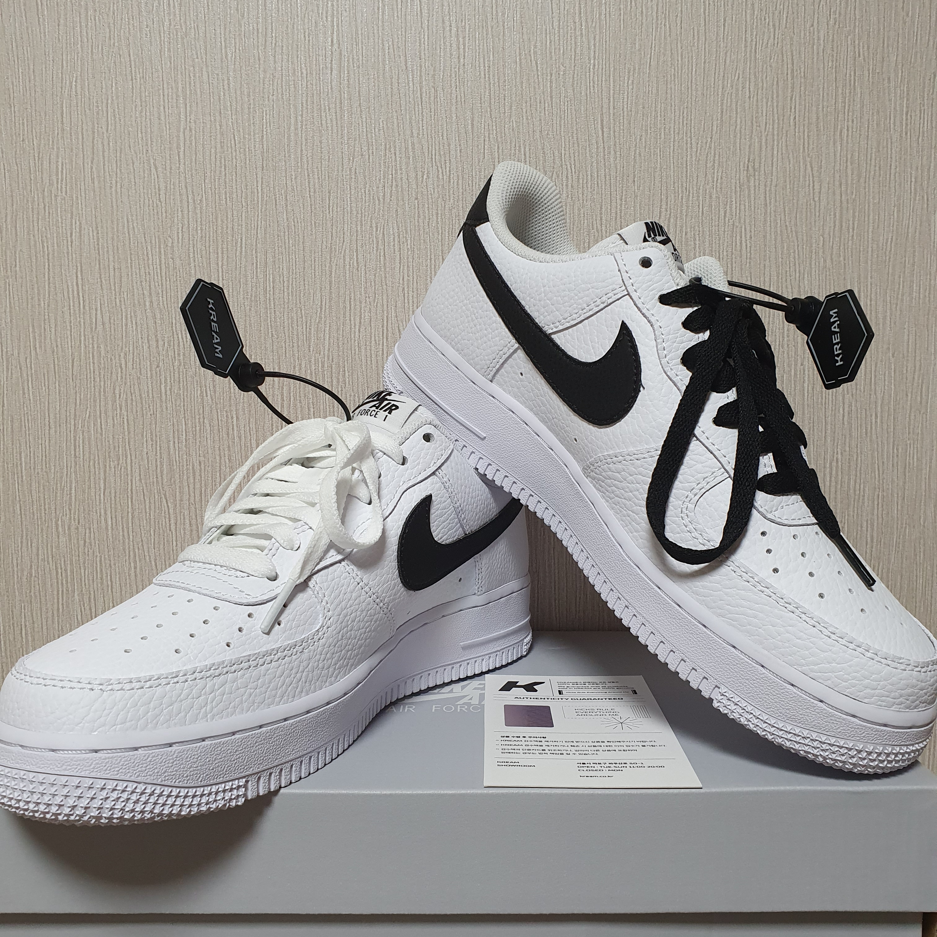 Nike Air Force 1 '07 White Black 착용 스타일