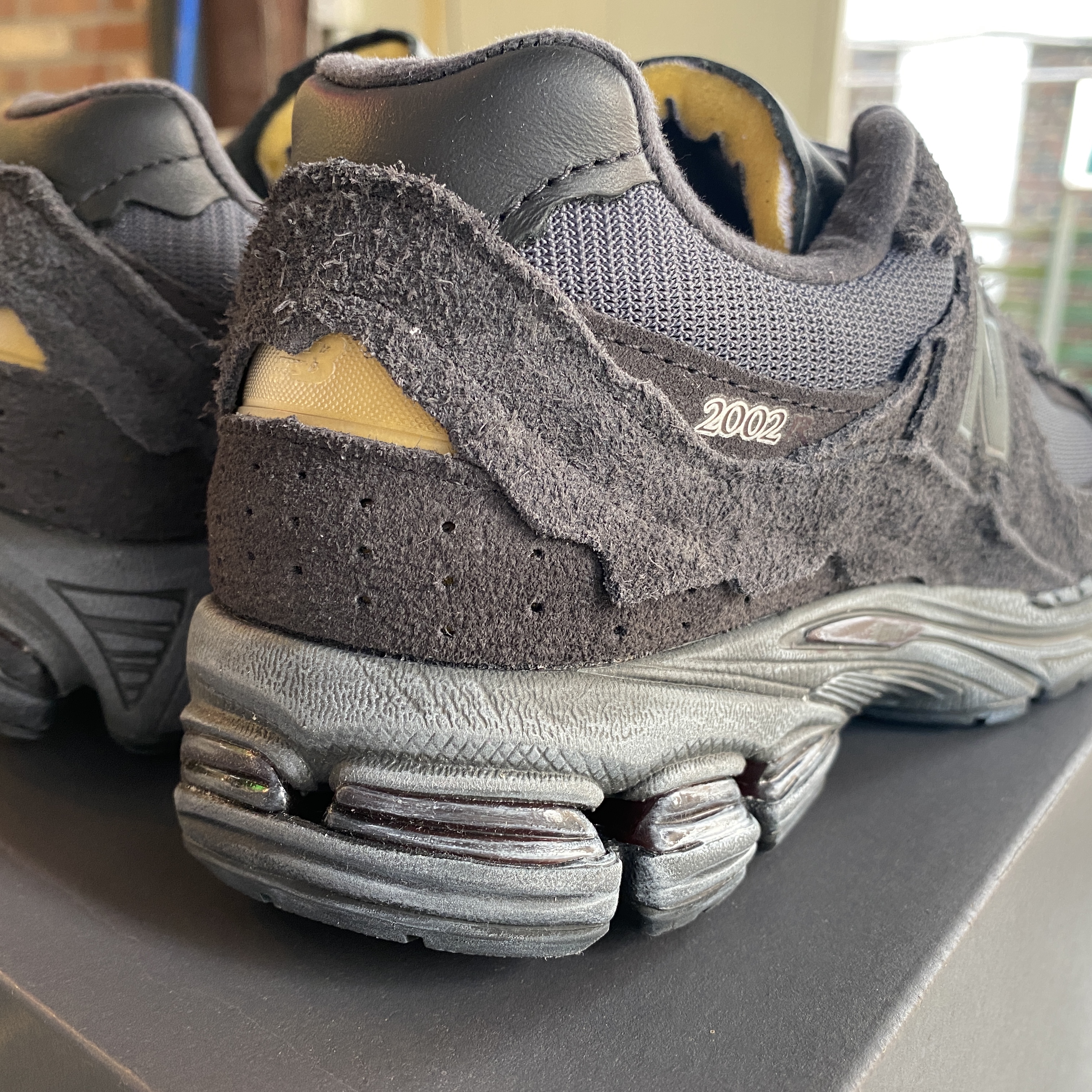 New Balance 2002R Protection Pack Phantom 착용 스타일 - 5
