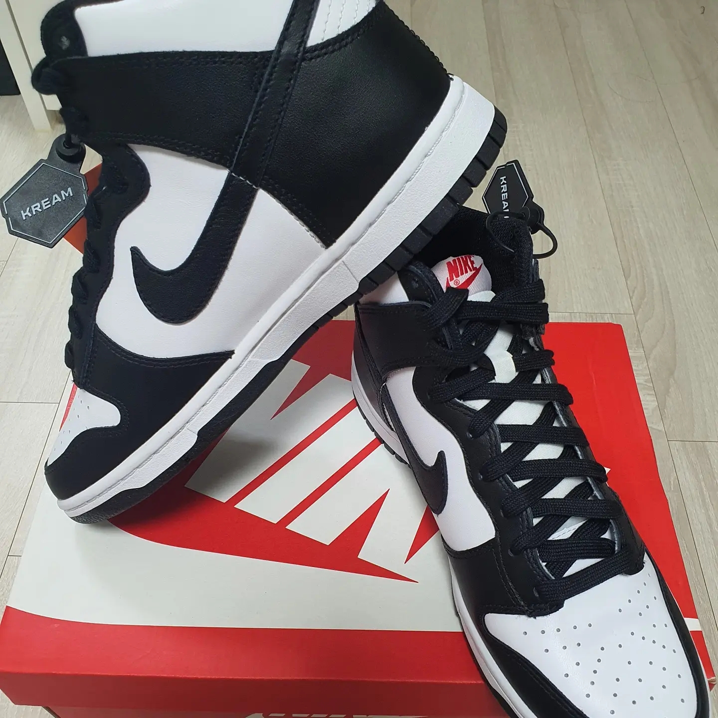Nike Dunk High Retro Black and White 착용 스타일 - 1