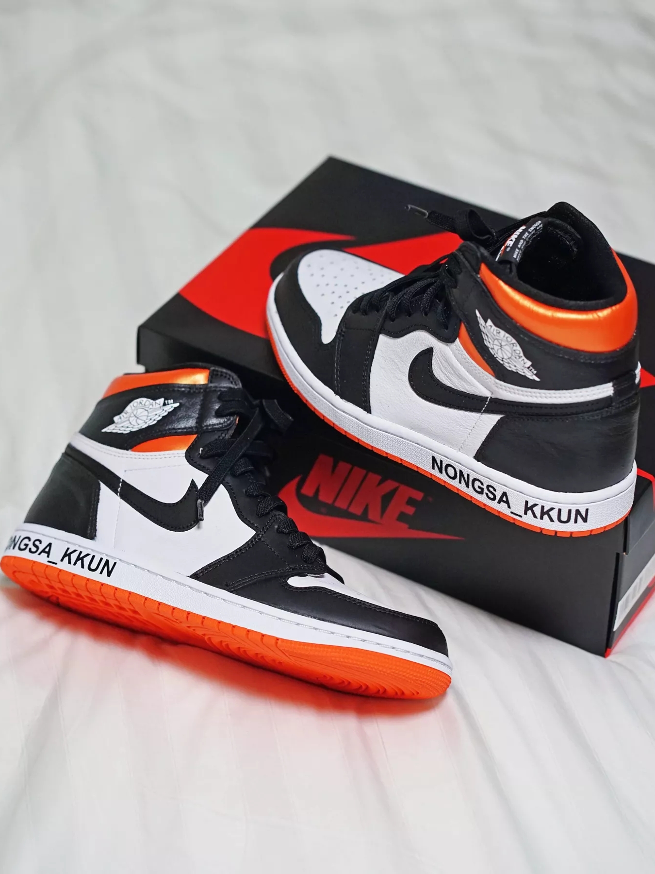Jordan 1 Retro High OG Electro Orange 착용 스타일 - 2