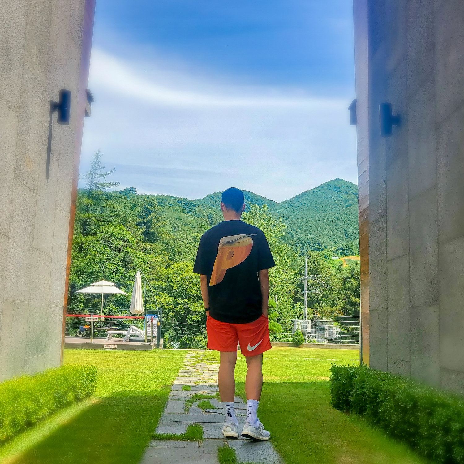 Nike x Stussy Water Shorts Habanero Red, Palace x Stella Artois P-Skim T-Shirt Black - 21SS 착용 스타일 - 2