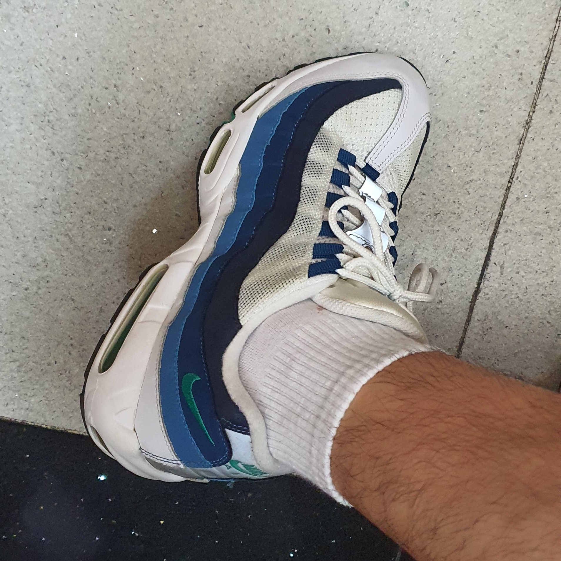 Nike Air Max 95 White Slate Blue 착용 스타일 - 3