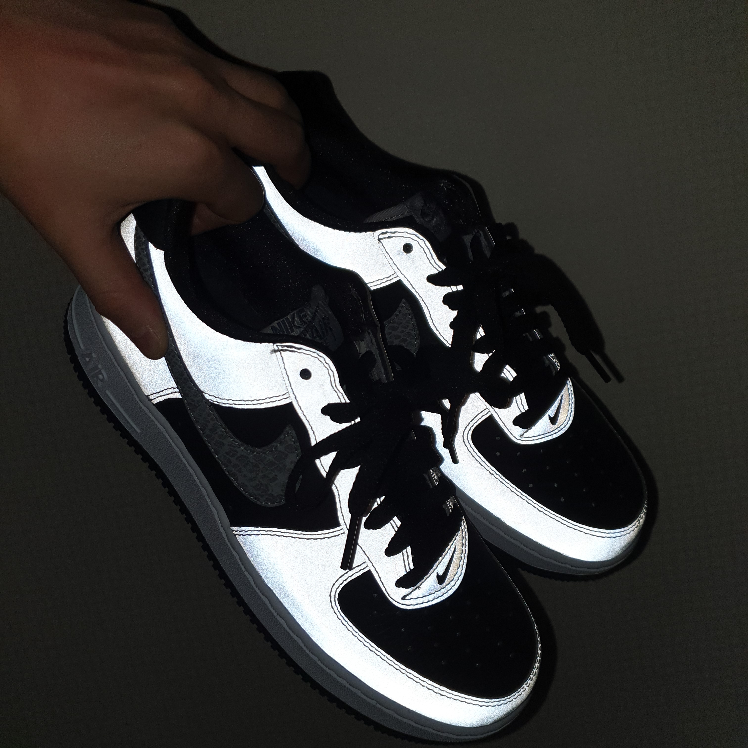 Nike Air Force 1 B Silver Snake 착용 스타일