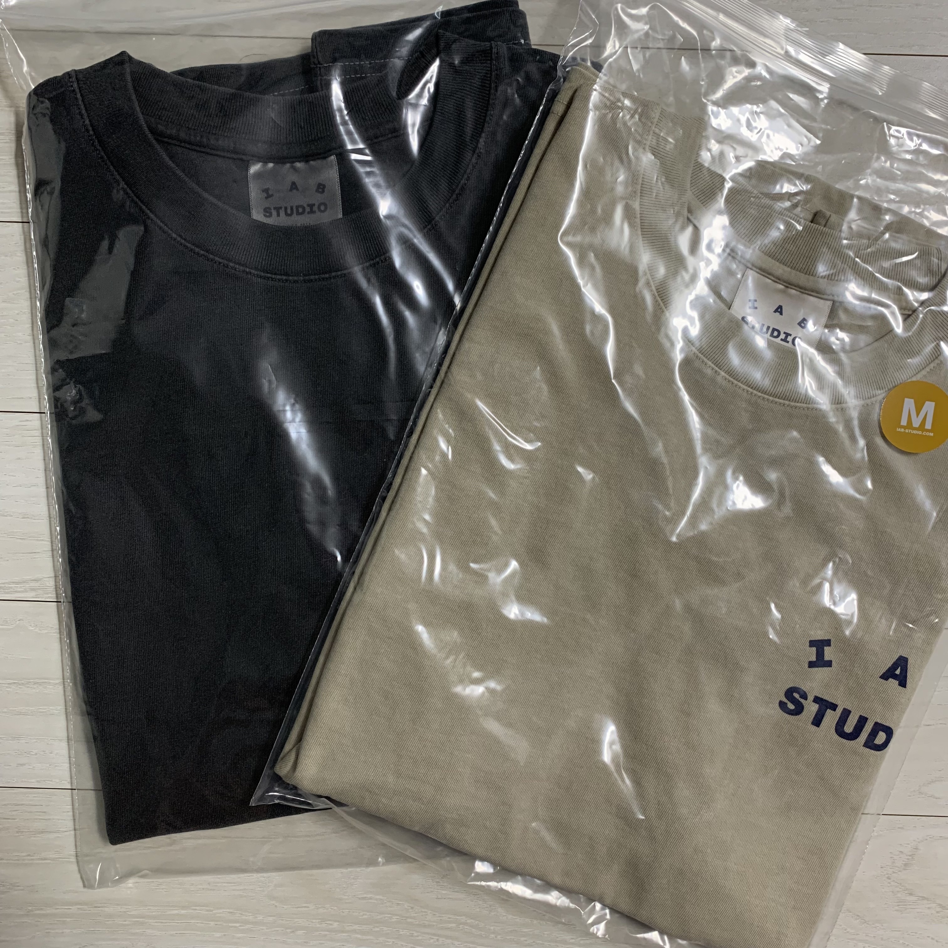 IAB Studio Pigment T-Shirt Black, IAB Studio Pigment T-Shirt Oatmeal 착용 스타일