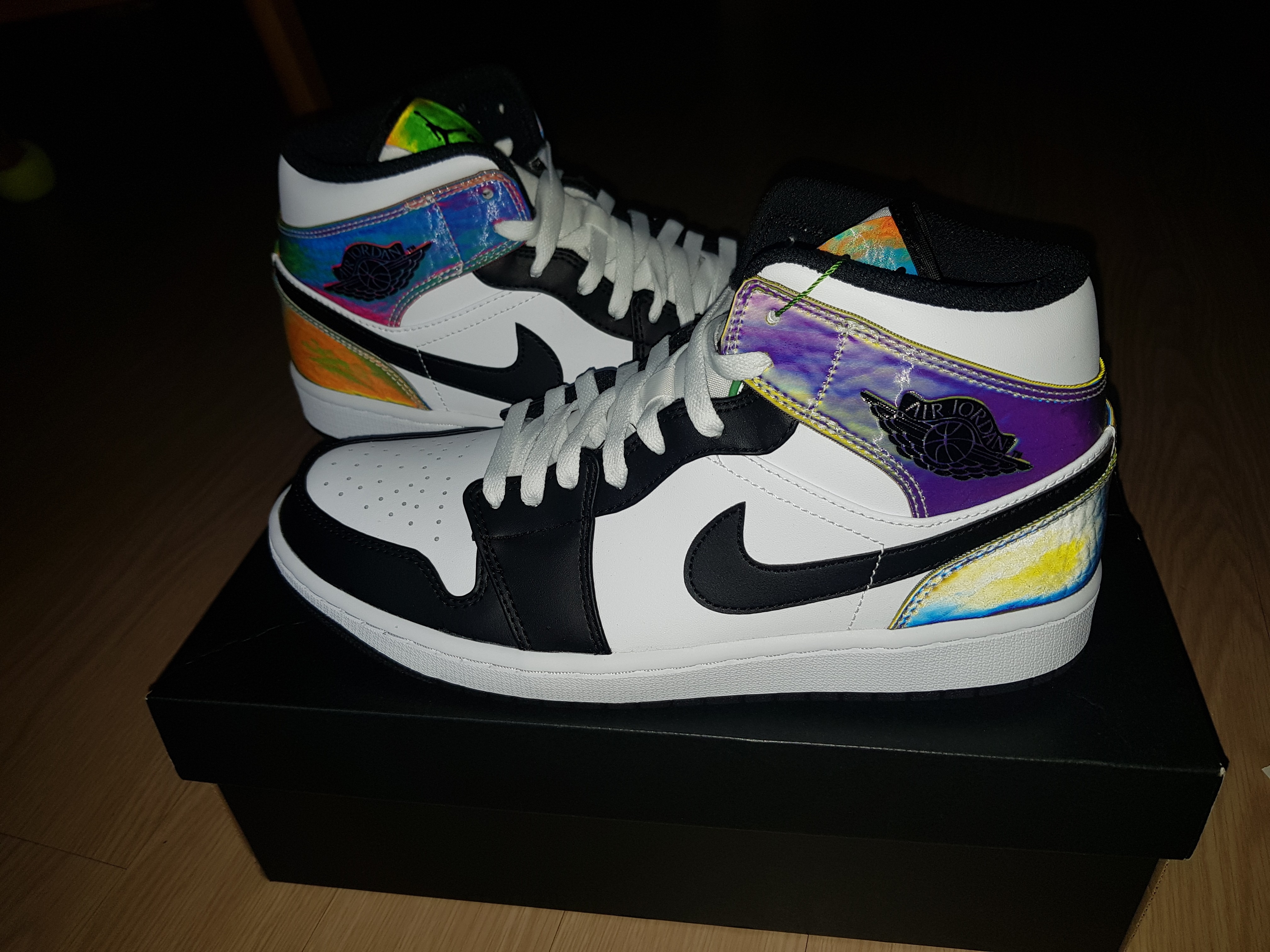 Jordan 1 Mid SE Heat Reactive 착용 스타일 - 2