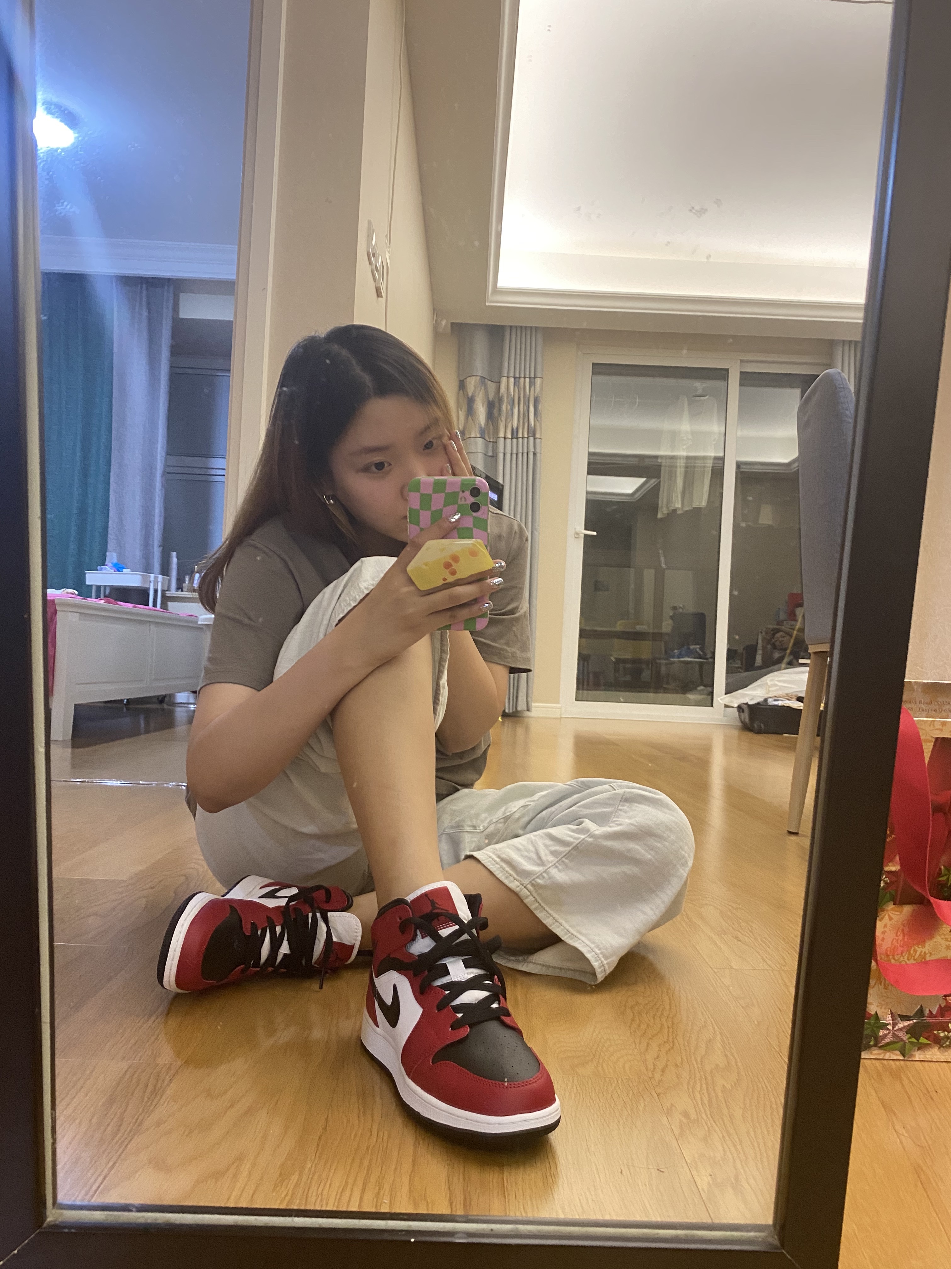 (GS) Jordan 1 Mid Chicago Black Toe 착용 스타일 - 1