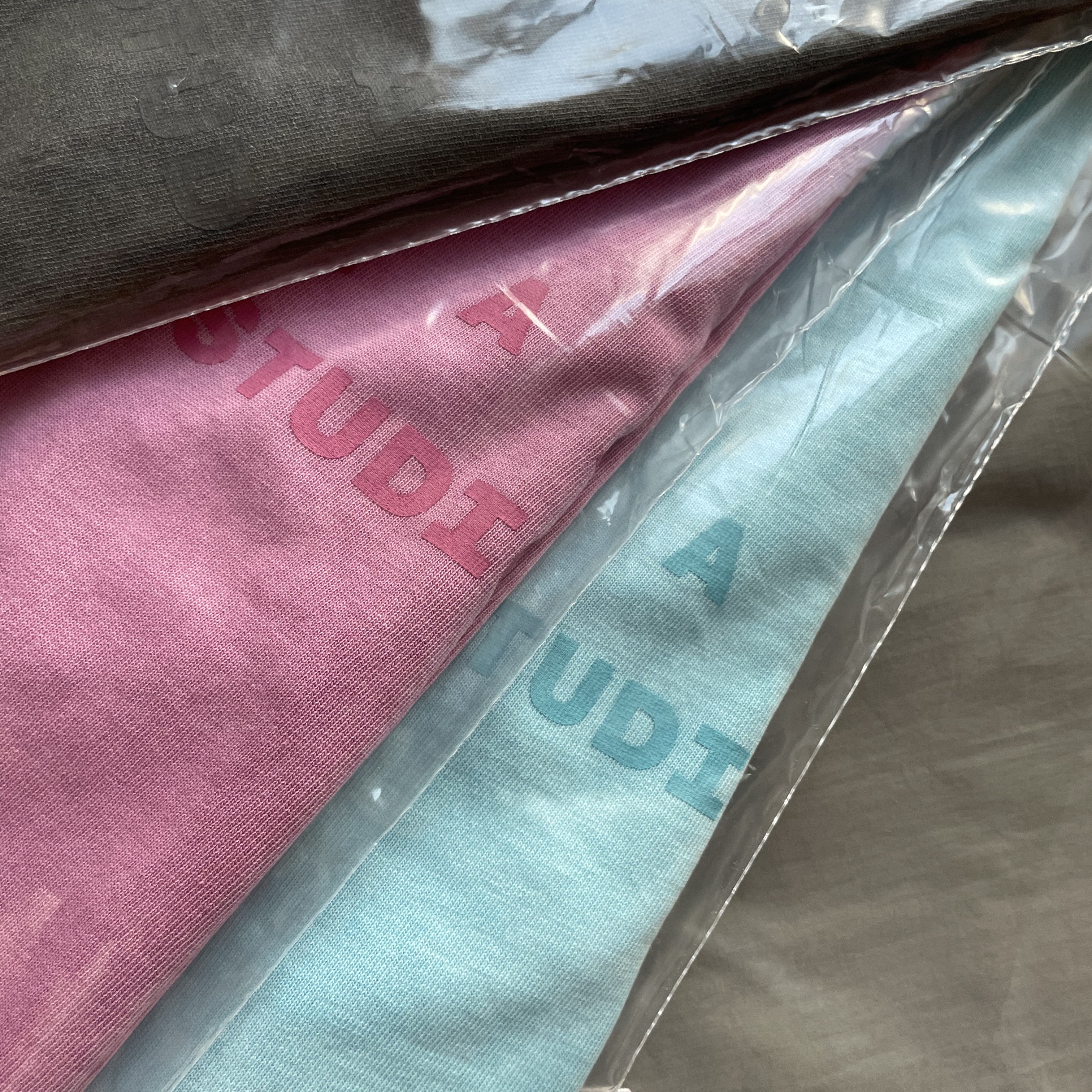 IAB Studio Pigment T-Shirt Black, IAB Studio Woven Shorts Gray 착용 스타일
