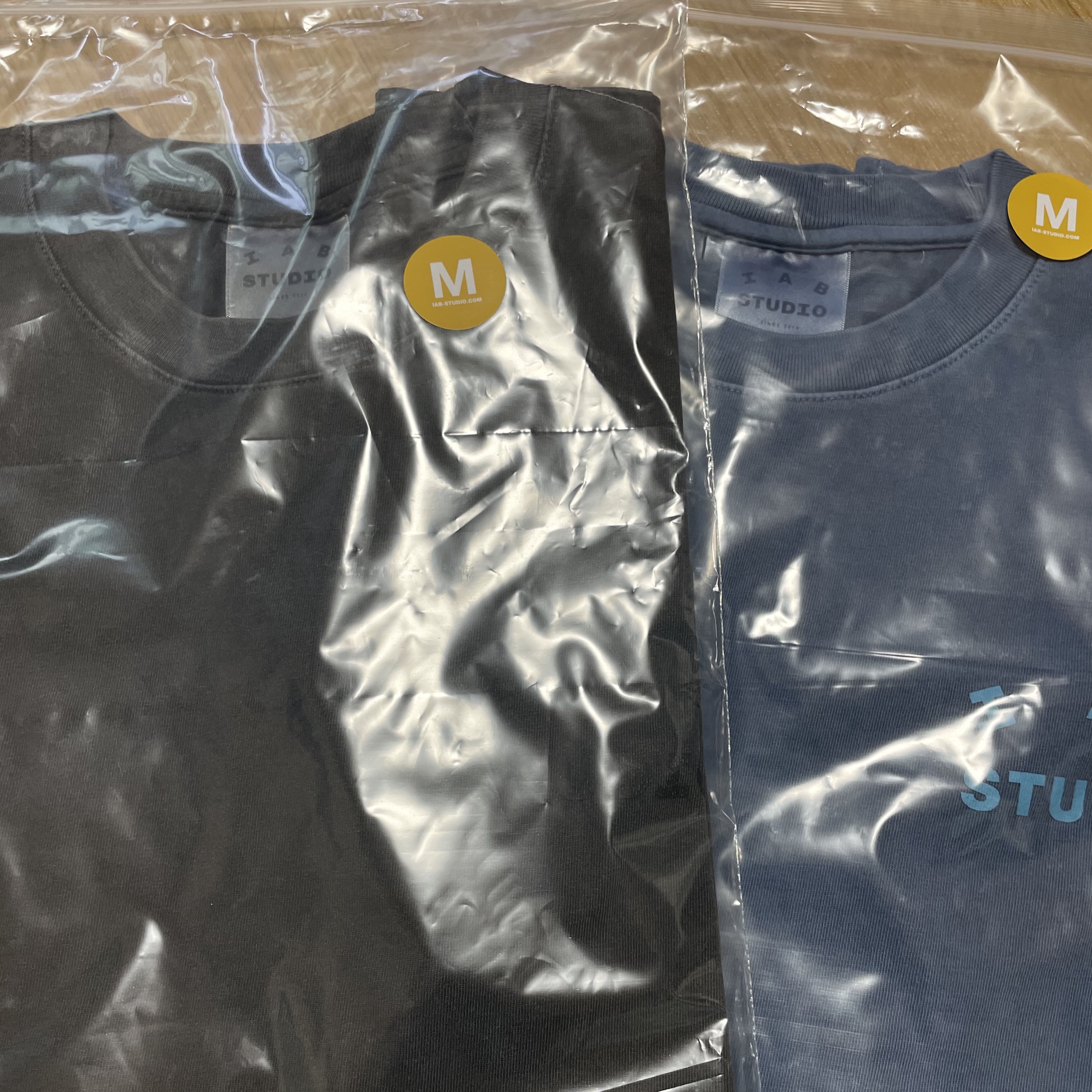 IAB Studio Pigment T-Shirt Black, IAB Studio Pigment T-Shirt Blue 착용 스타일
