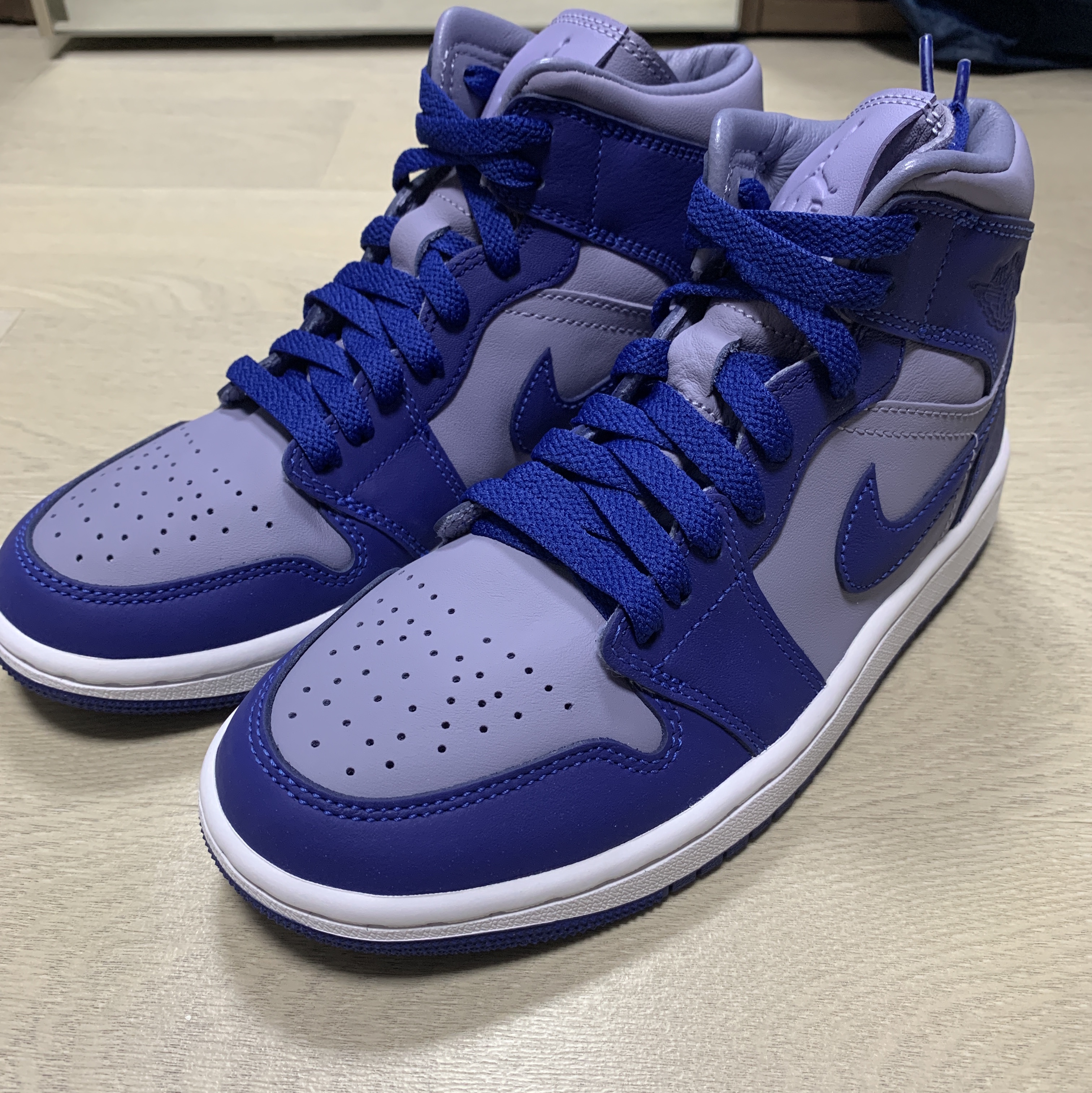 (W) Jordan 1 Mid SE Iron Purple 착용 스타일 - 1