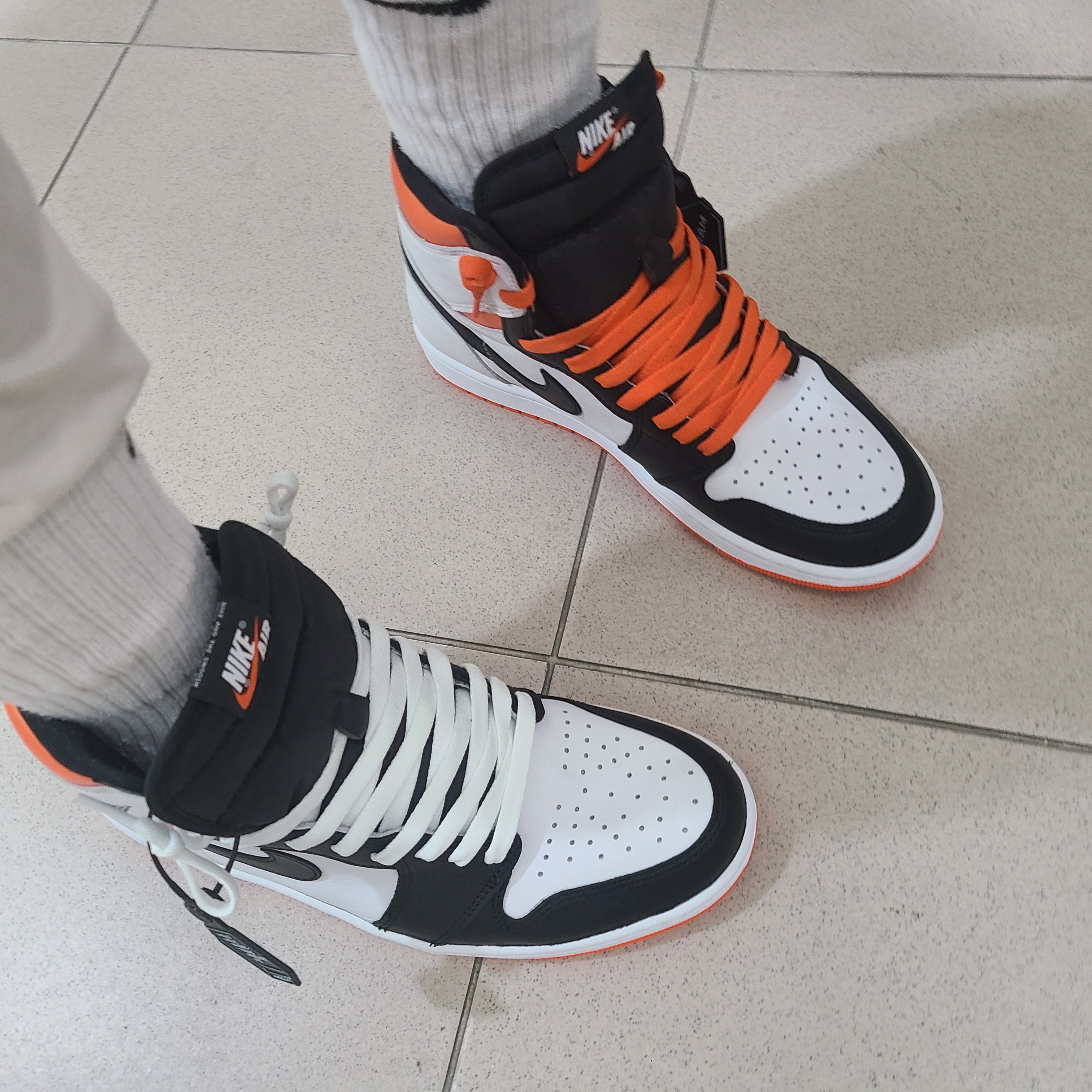 Jordan 1 Retro High OG Electro Orange 착용 스타일