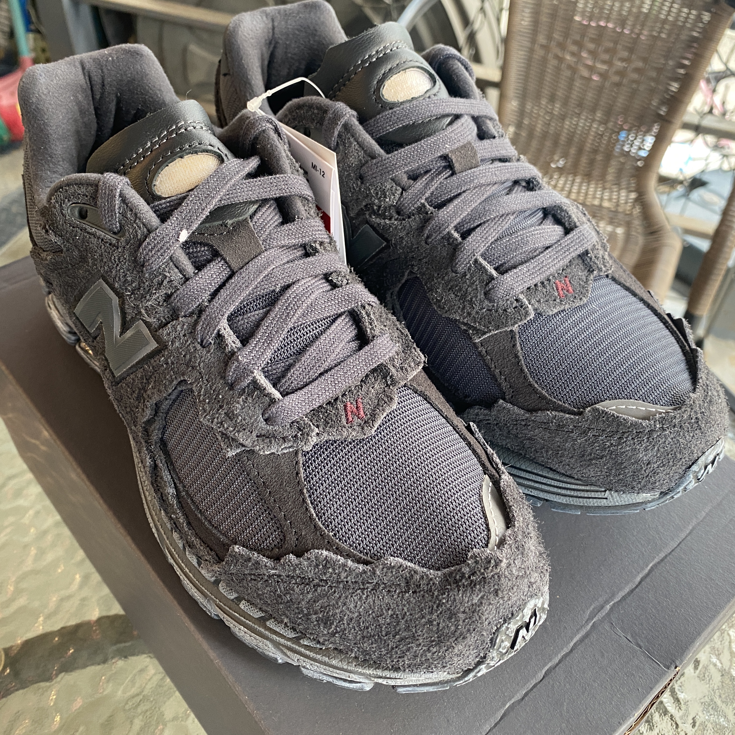 New Balance 2002R Protection Pack Phantom 착용 스타일 - 3
