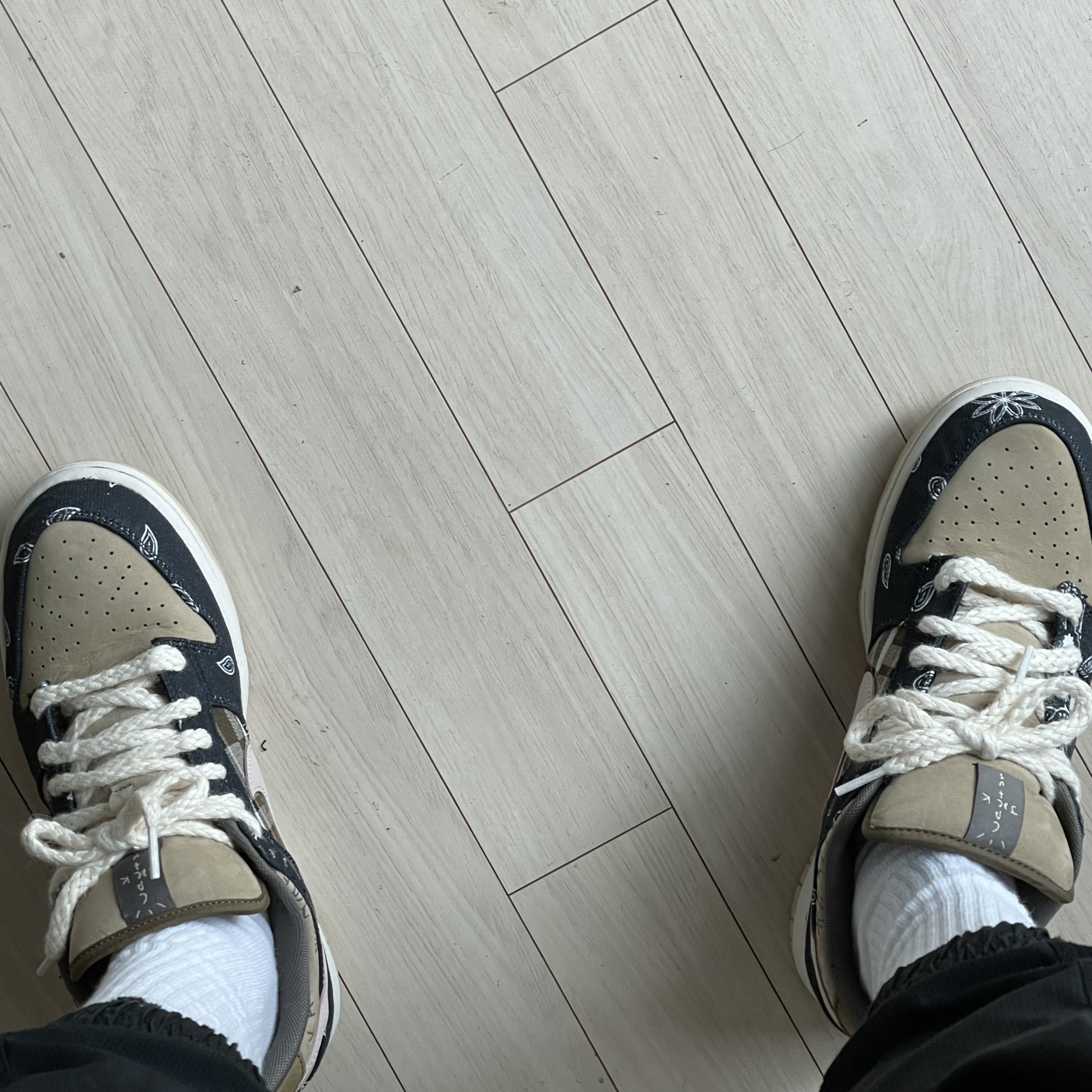 Nike x Travis Scott SB Dunk Low, Jordan 1 Retro High Spider-Man Origin Story 착용 스타일 - 2