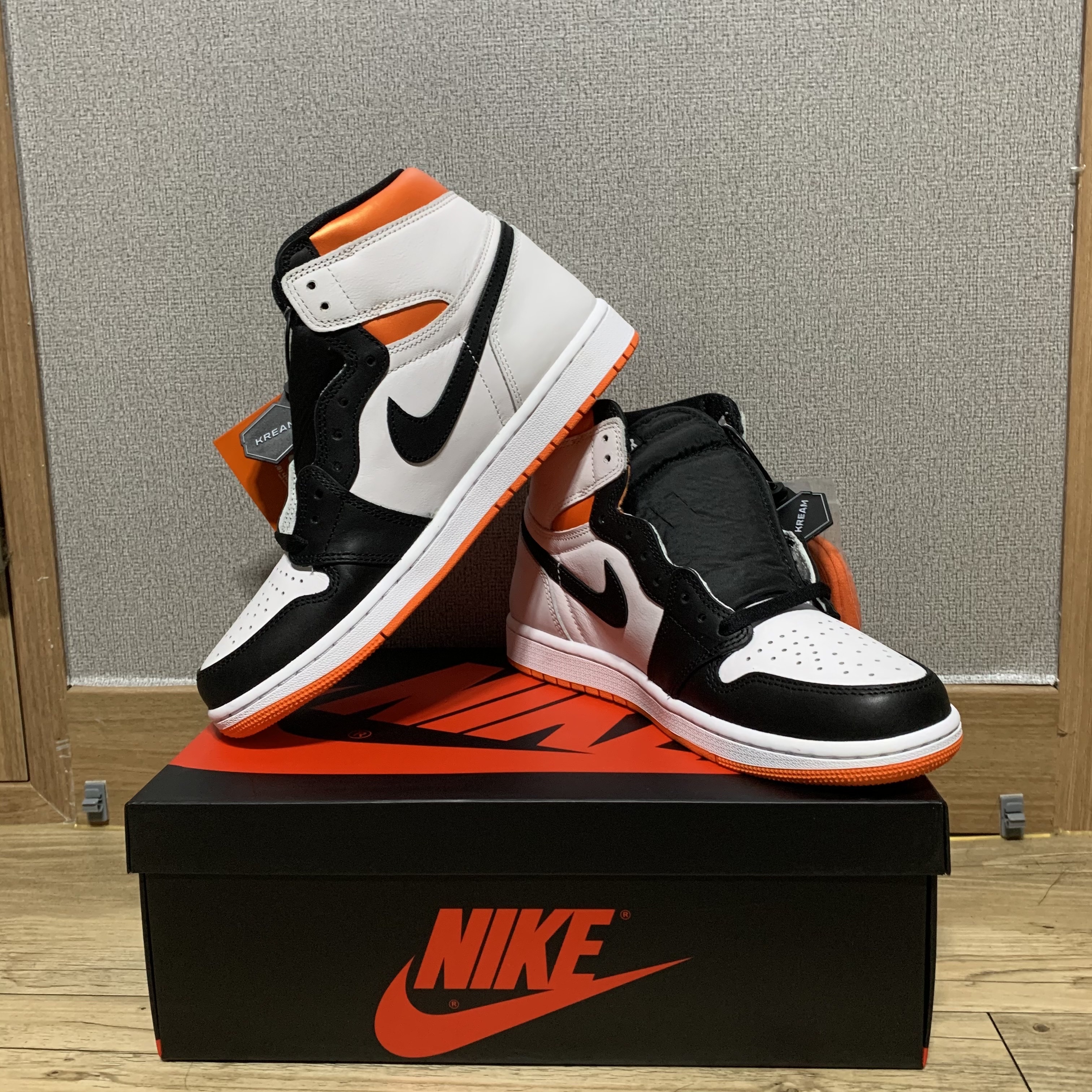 Jordan 1 Retro High OG Electro Orange 착용 스타일 - 1