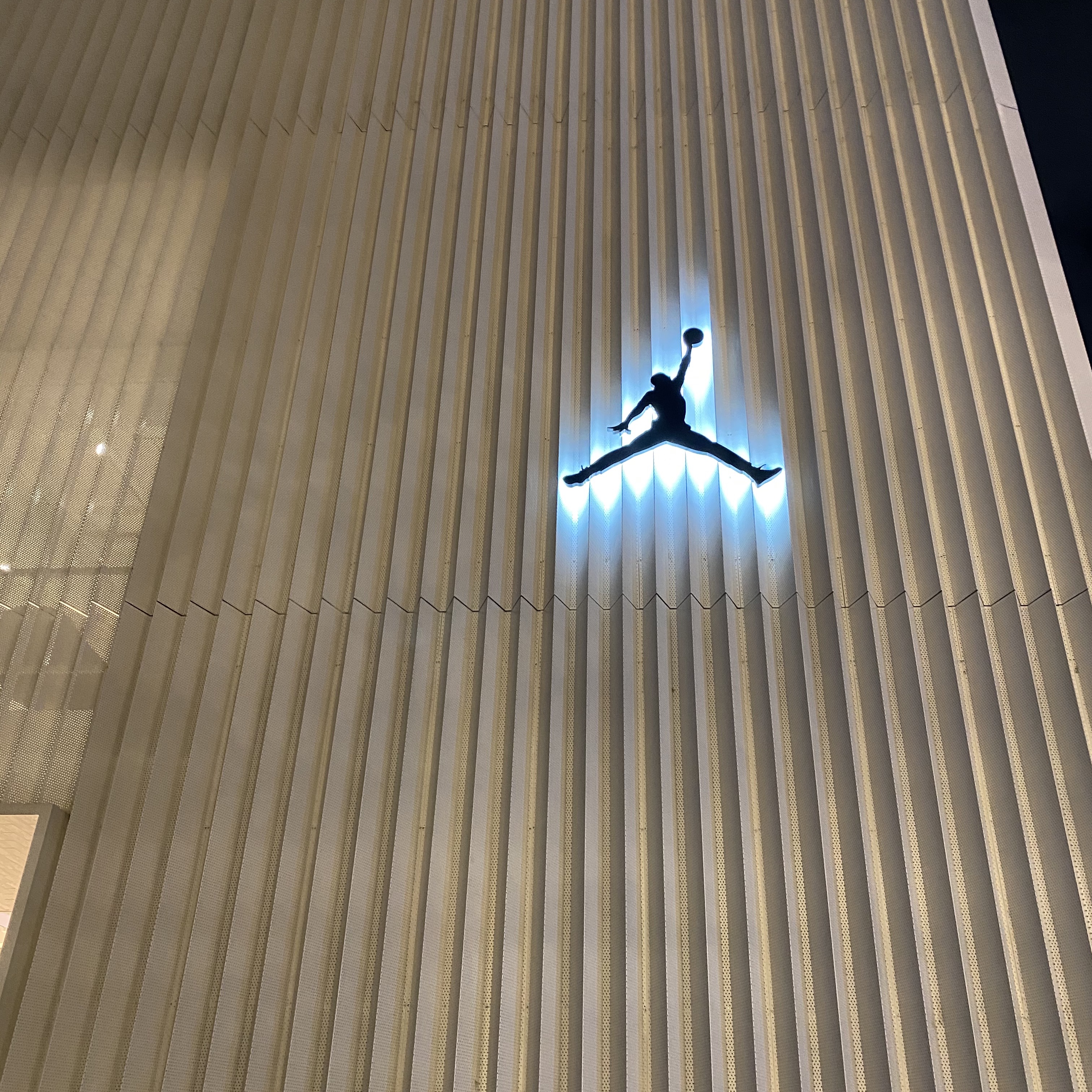 Jordan 1 Retro High OG Black Mocha 착용 스타일 - 3