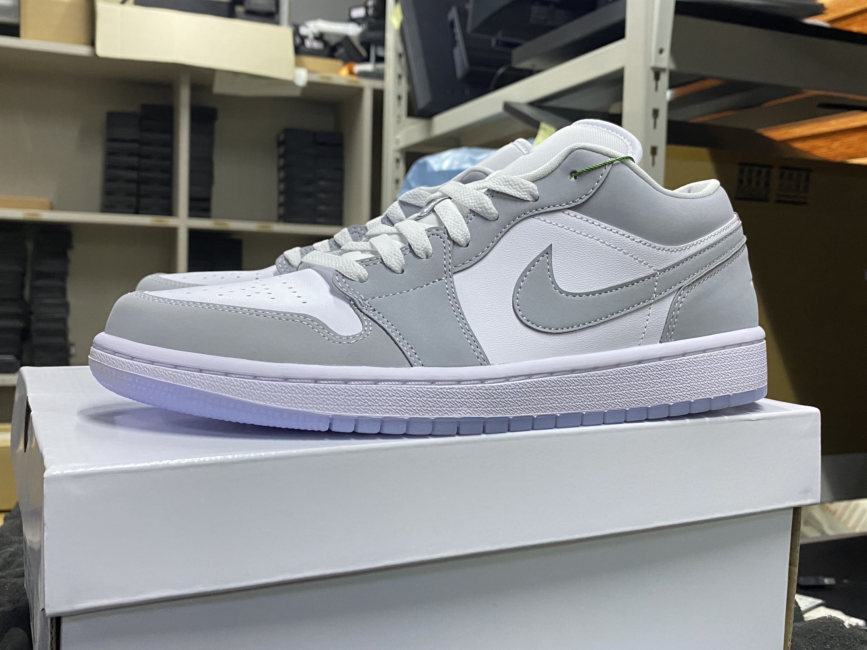 (W) Jordan 1 Low White Wolf Grey 착용 스타일 - 1