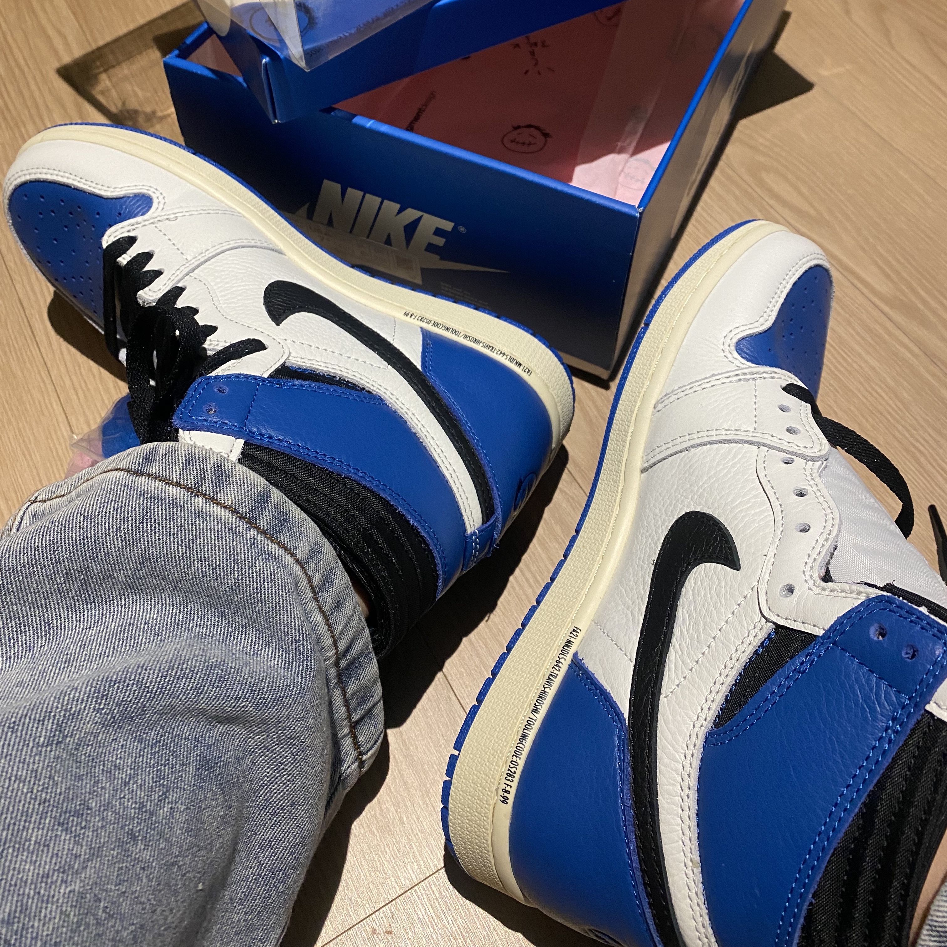 Jordan 1 x Travis Scott x Fragment Retro High OG SP Military Blue 착용 스타일 - 2