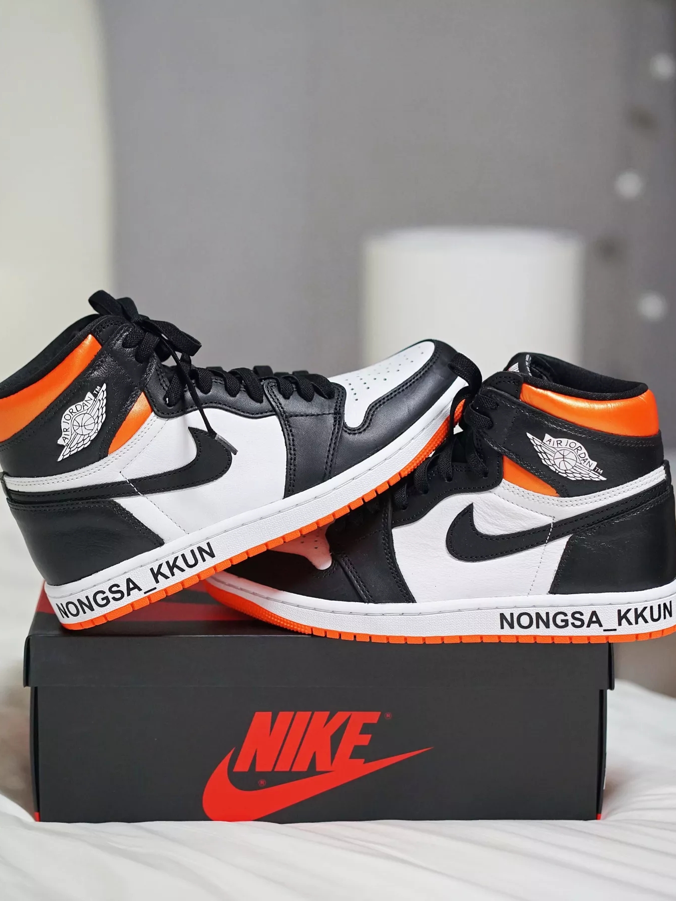 Jordan 1 Retro High OG Electro Orange 착용 스타일 - 3