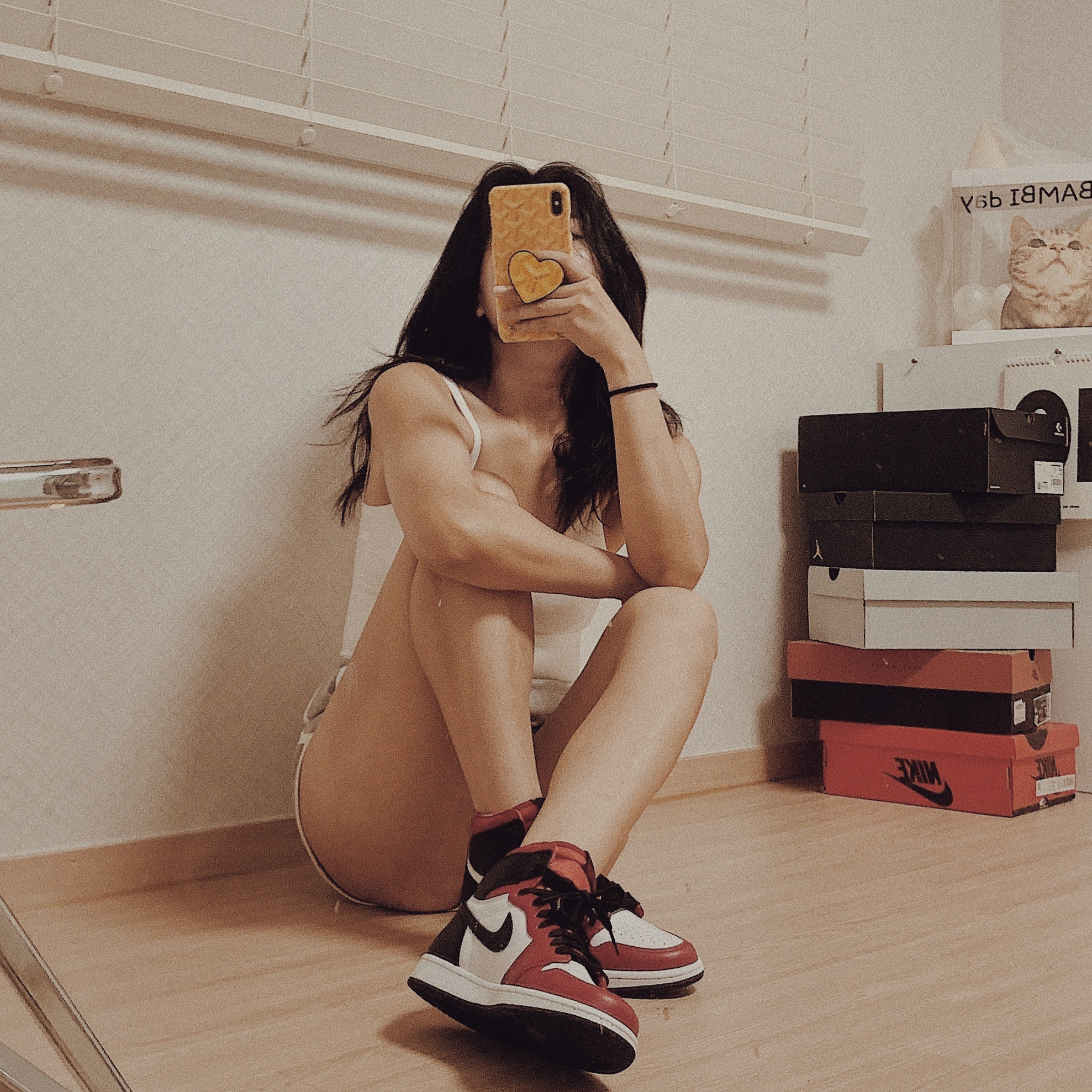 (W) Jordan 1 Retro High Satin Red 착용 스타일