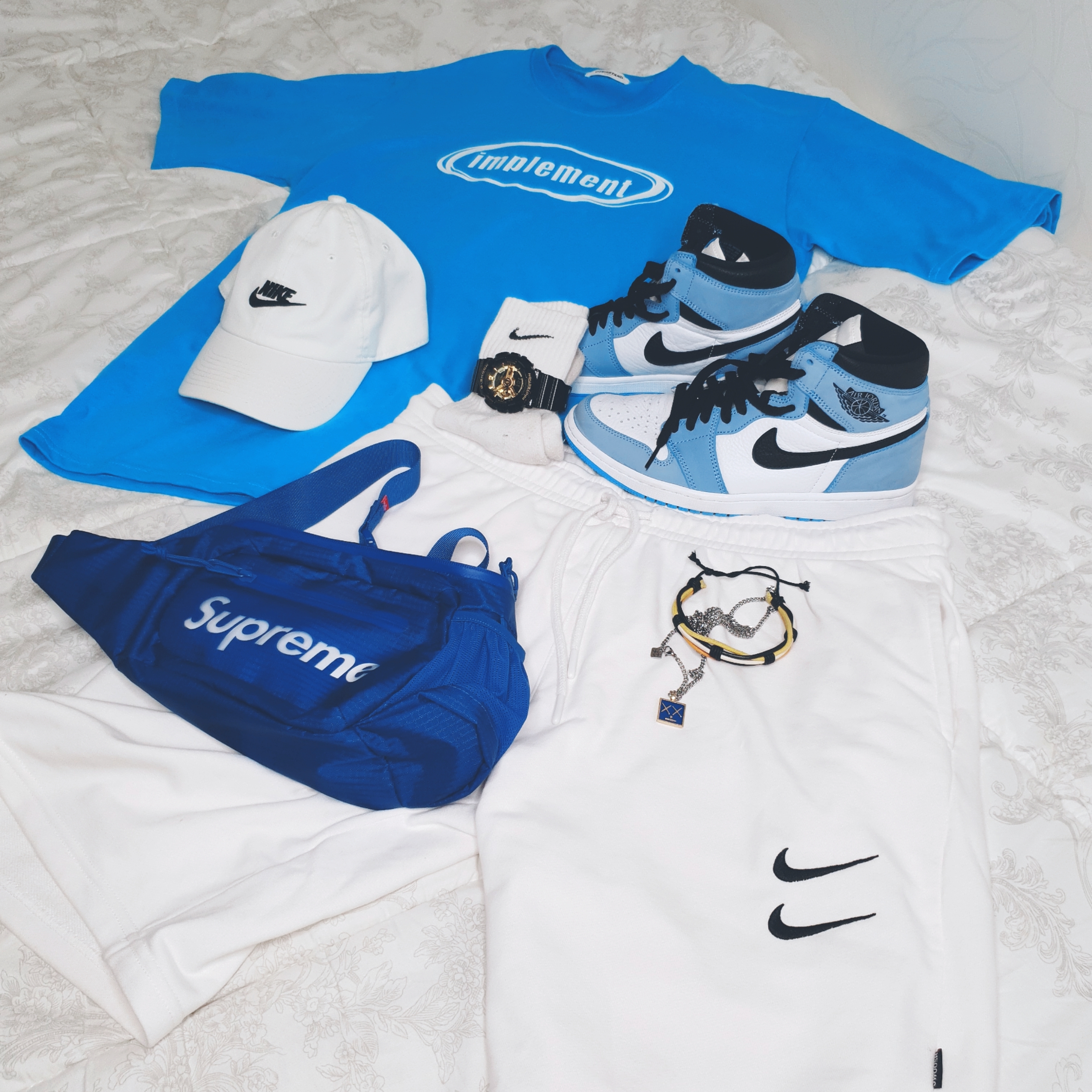 Jordan 1 Retro High OG University Blue, Supreme Sling Bag Royal - 21SS 착용 스타일 - 1