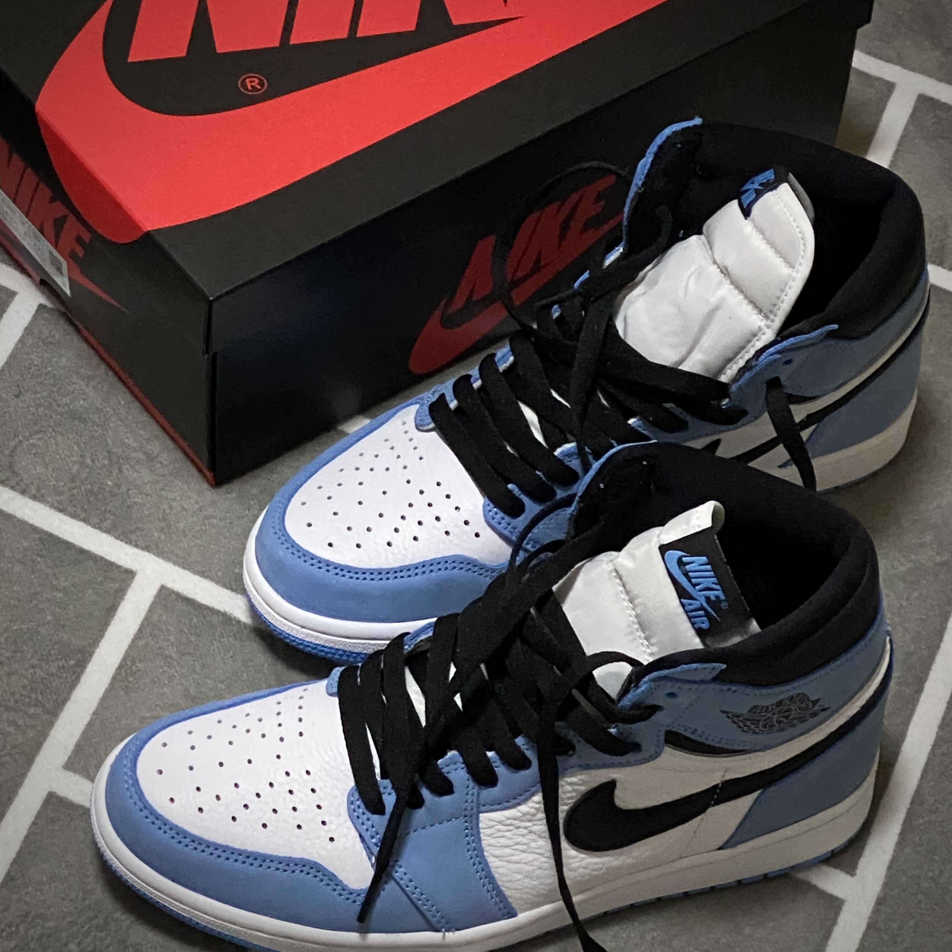 Jordan 1 Retro High OG University Blue 착용 스타일