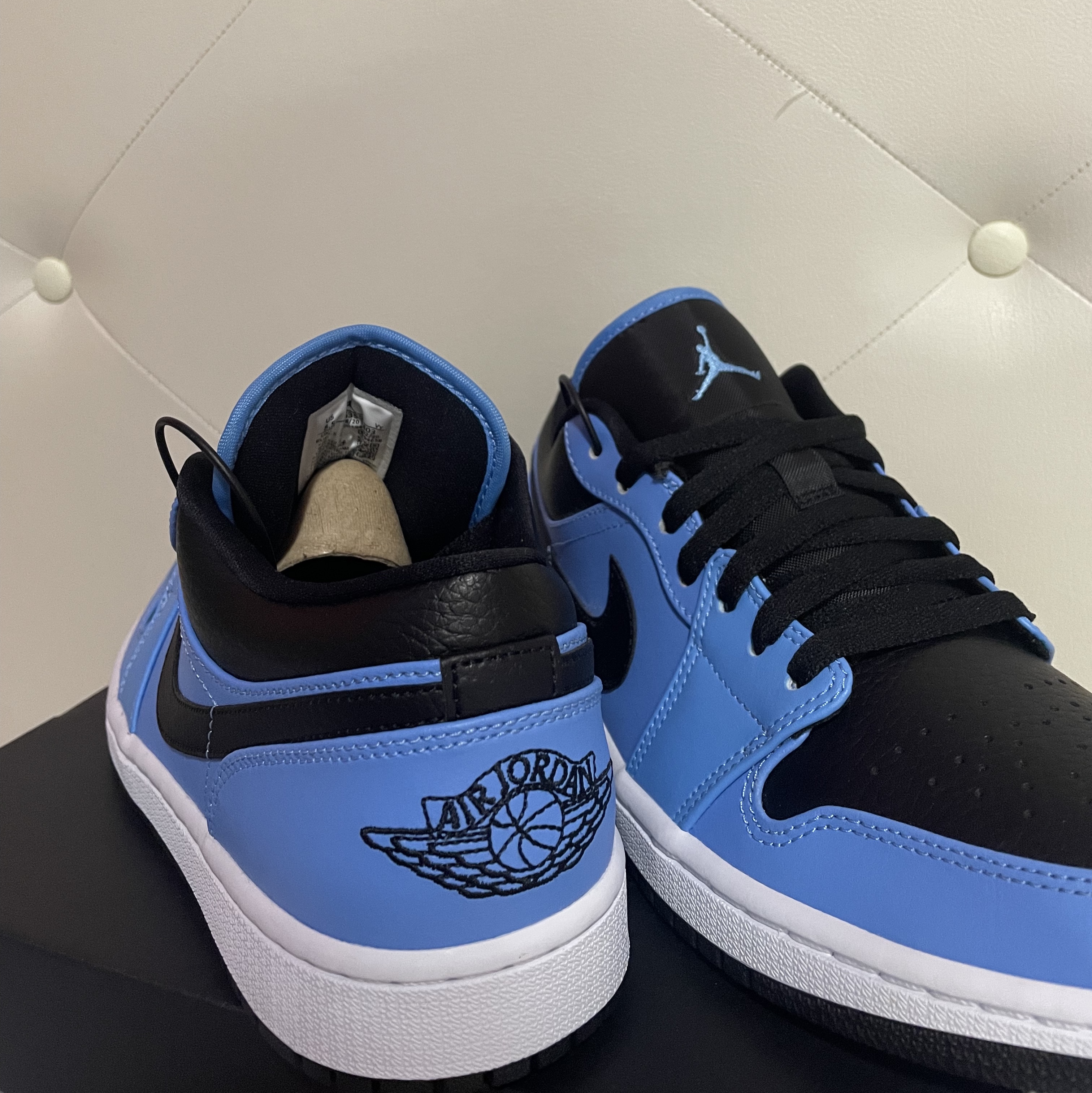 Jordan 1 Low University Blue Black 착용 스타일 - 1