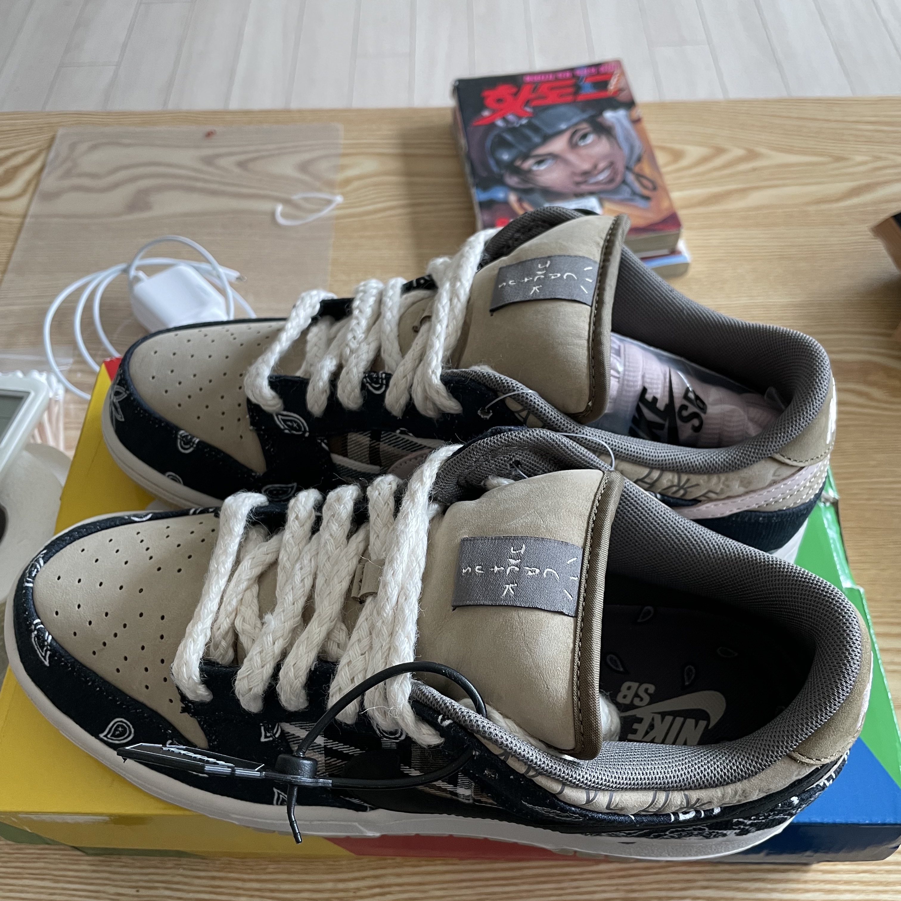 Nike x Travis Scott SB Dunk Low, Jordan 1 Retro High Spider-Man Origin Story 착용 스타일 - 3
