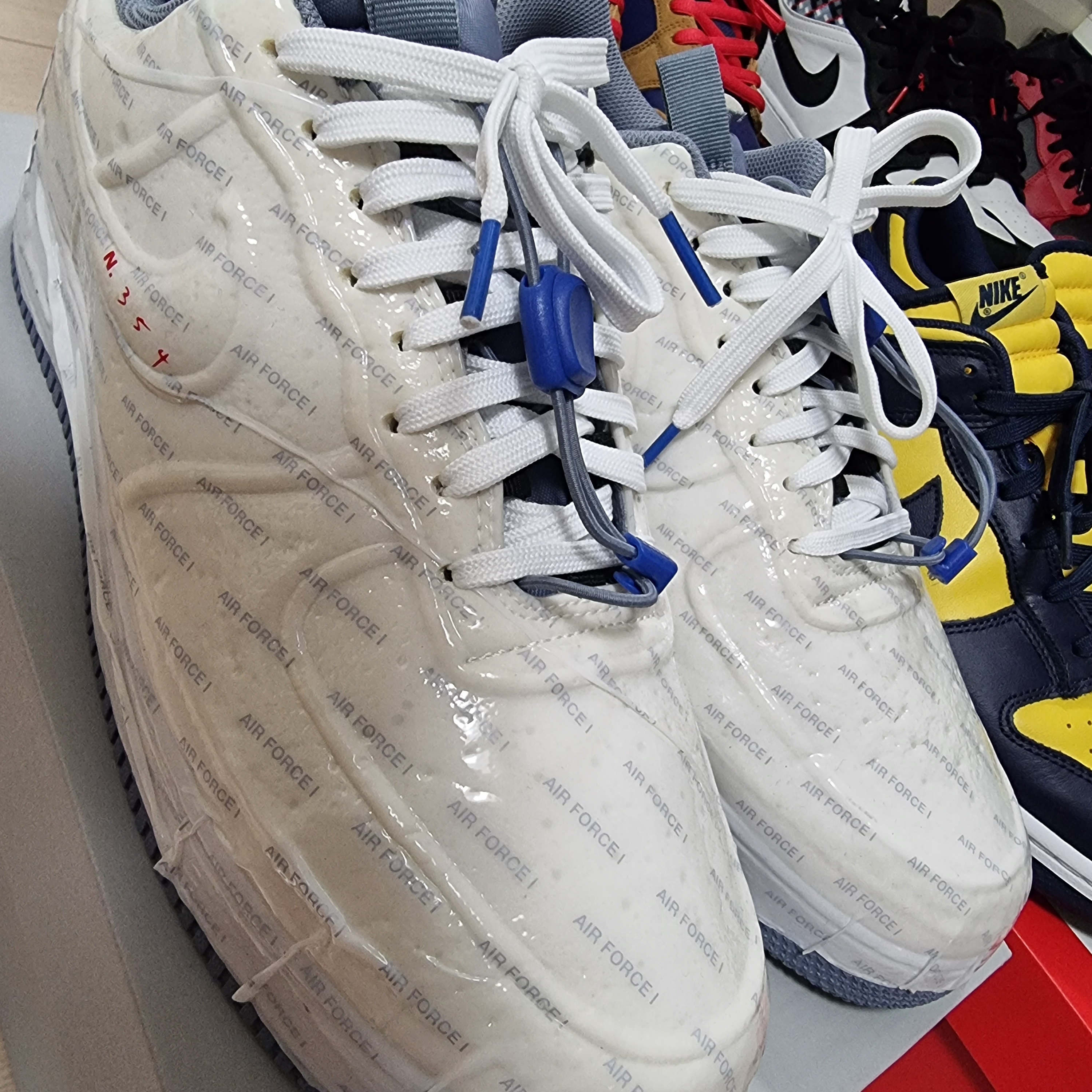 Nike Air Force 1 Low Experimental Postal Ghost 착용 스타일 - 3