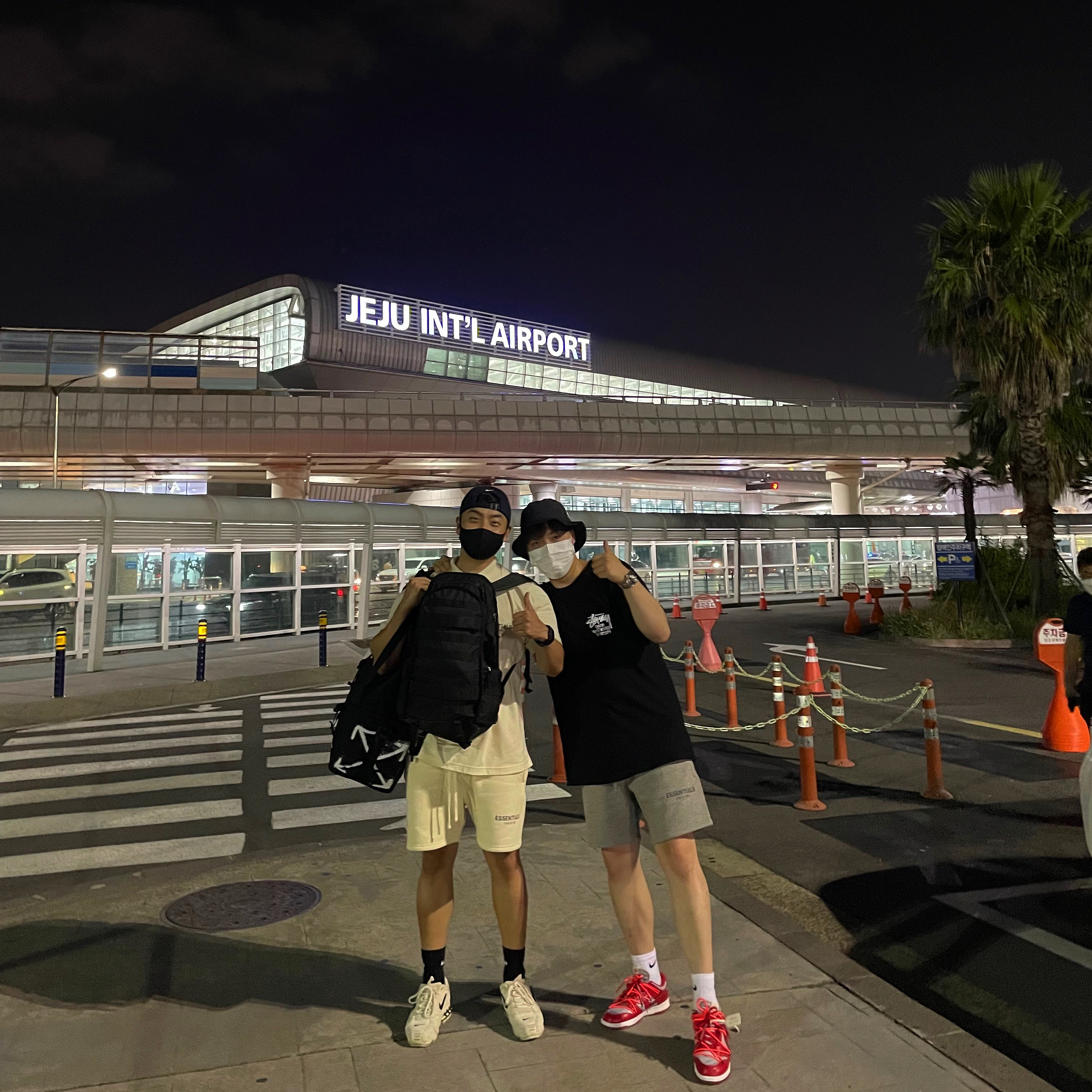 Essentials Short Sleeve Boxy Polo Buttercream 2020, Essentials Sweatshorts Cream - 21SS 착용 스타일