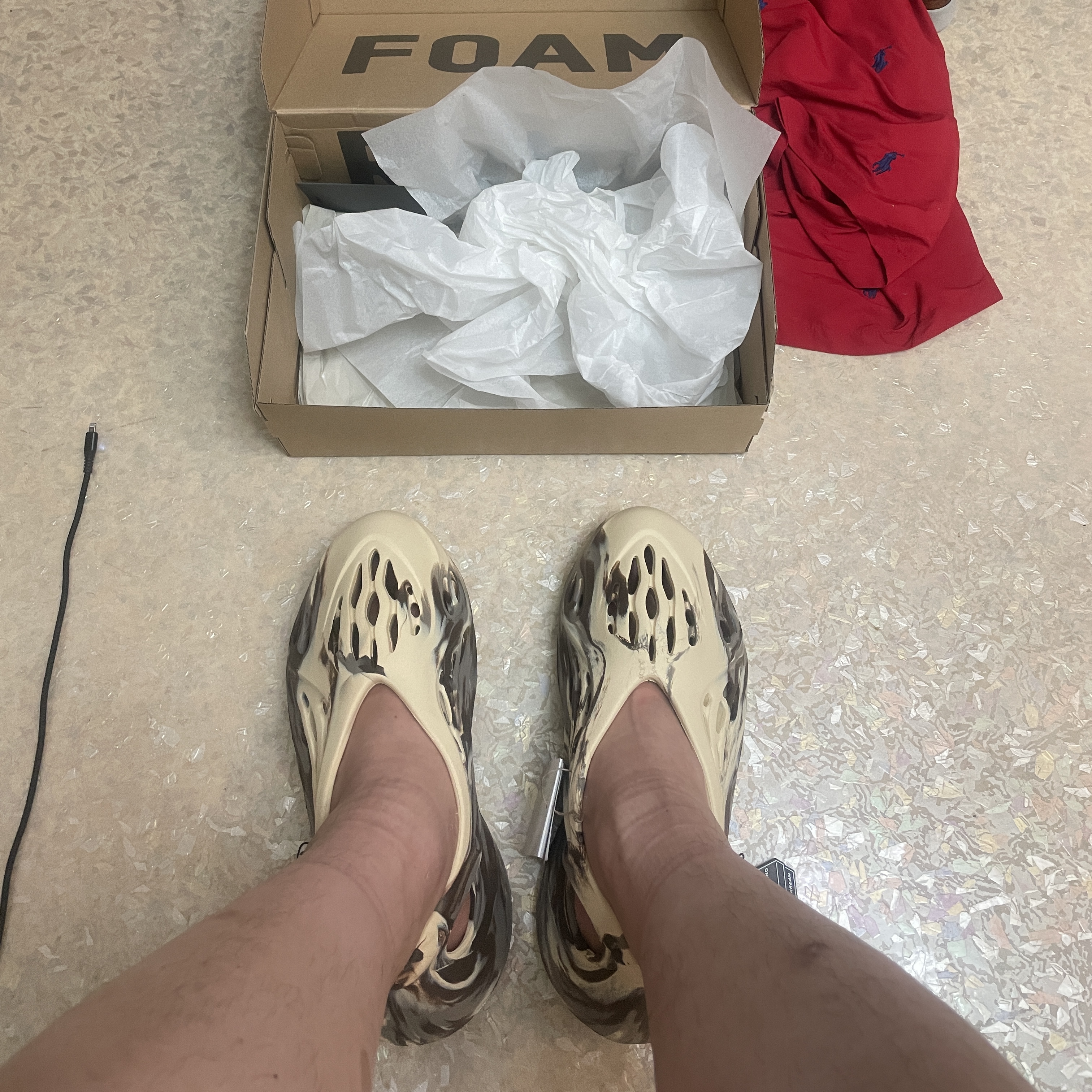 Adidas Yeezy Foam RNNR MX Cream Clay 착용 스타일