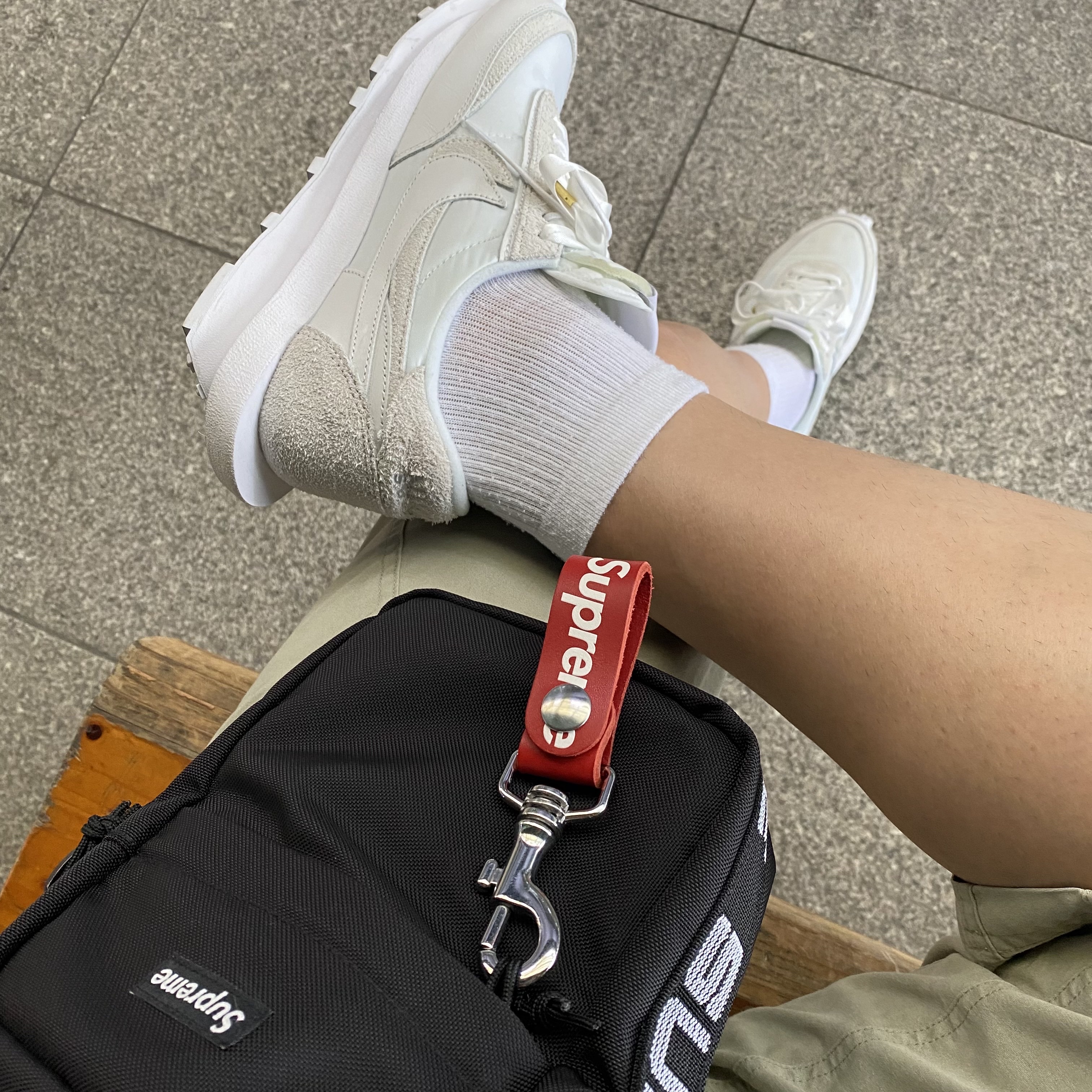 Nike x Sacai LDWaffle White Nylon, Supreme Shoulder Bag Black - 18SS 착용 스타일