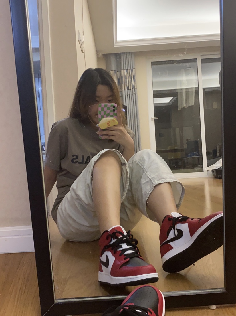 (GS) Jordan 1 Mid Chicago Black Toe 착용 스타일 - 2