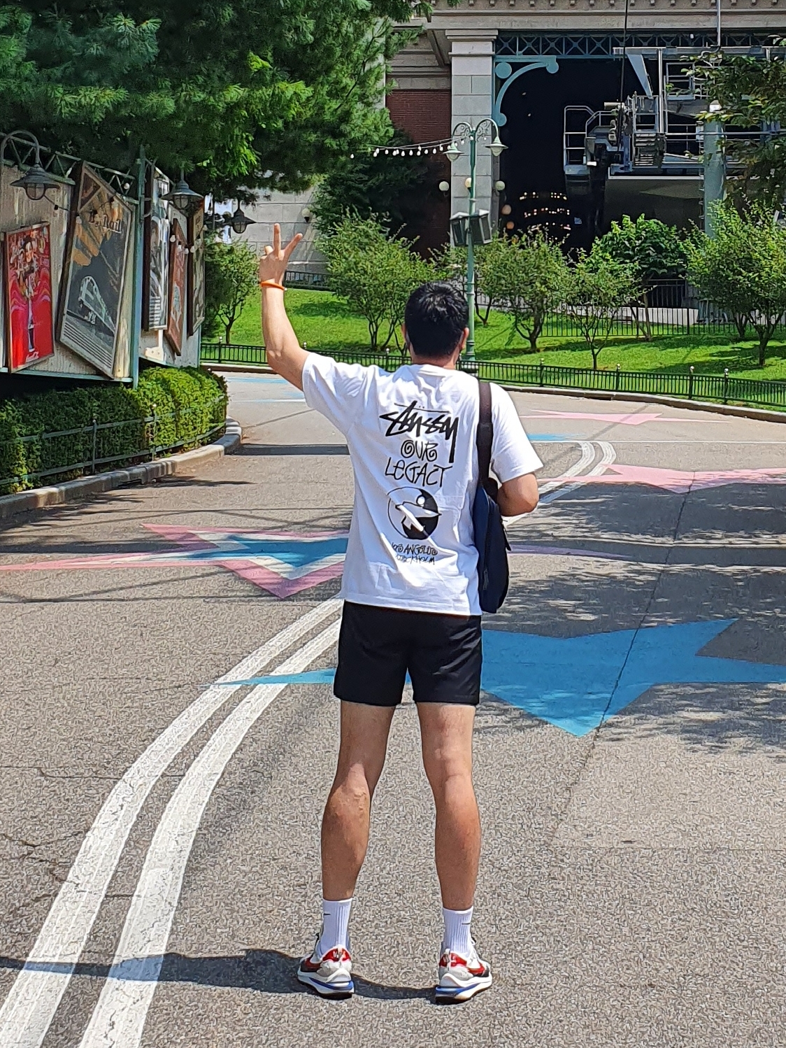 Nike x Sacai VaporWaffle Royal Fuchsia, Stussy x Our Legacy Surfman T-Shirt White - 21SS 착용 스타일