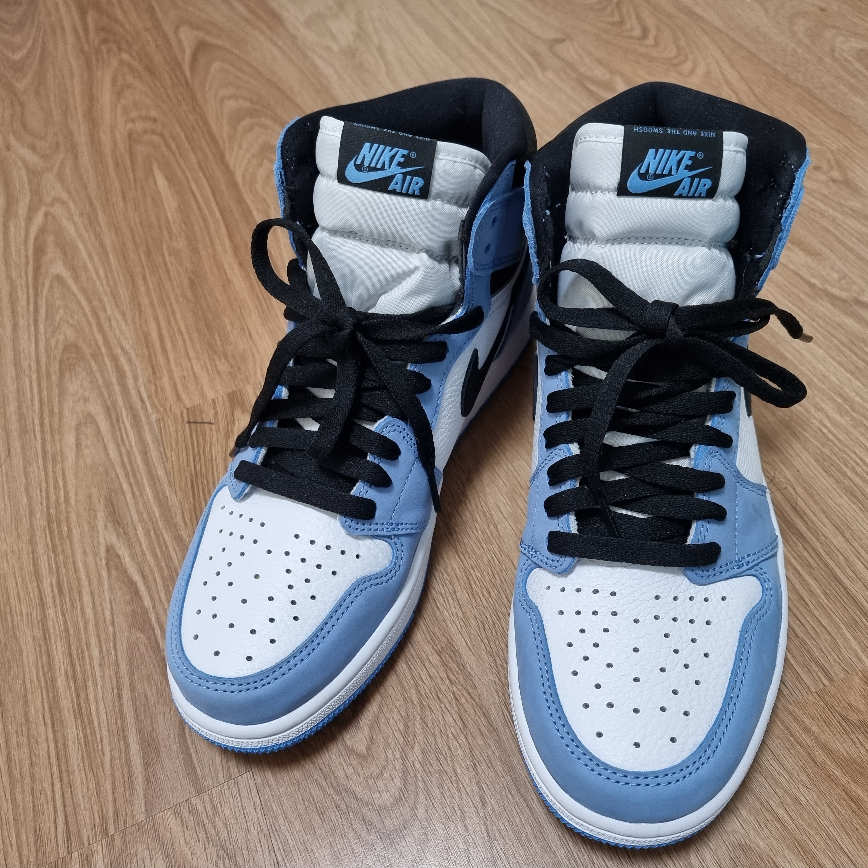 Jordan 1 Retro High OG University Blue 착용 스타일 - 4