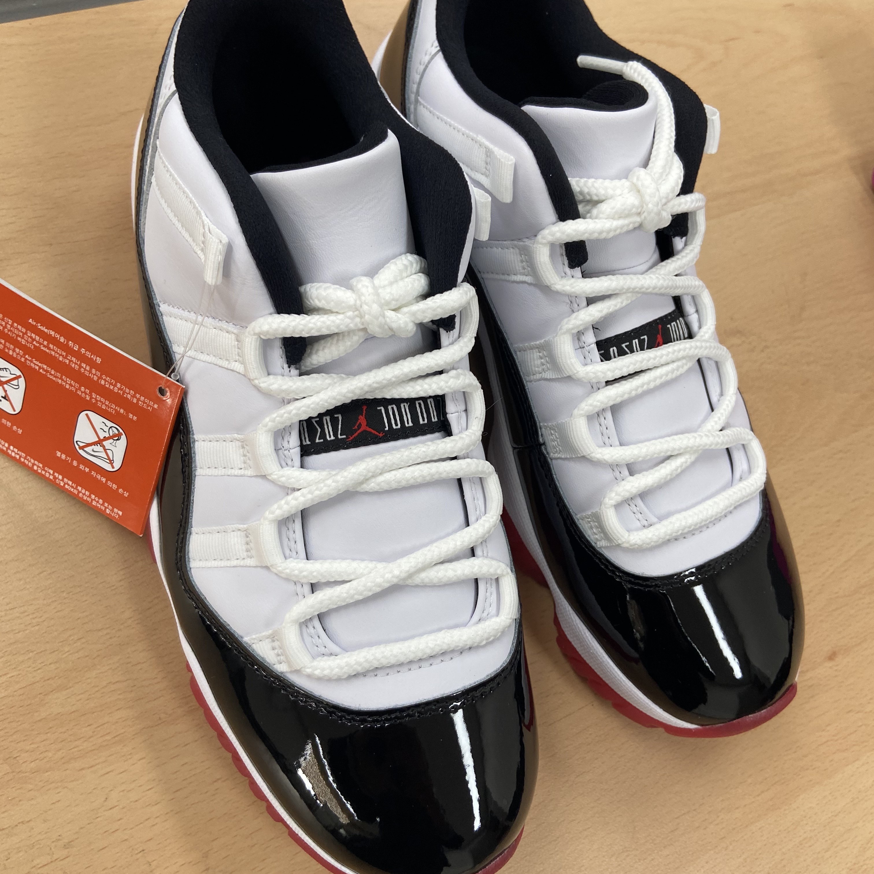 Jordan 11 Retro Low Concord Bred 착용 스타일