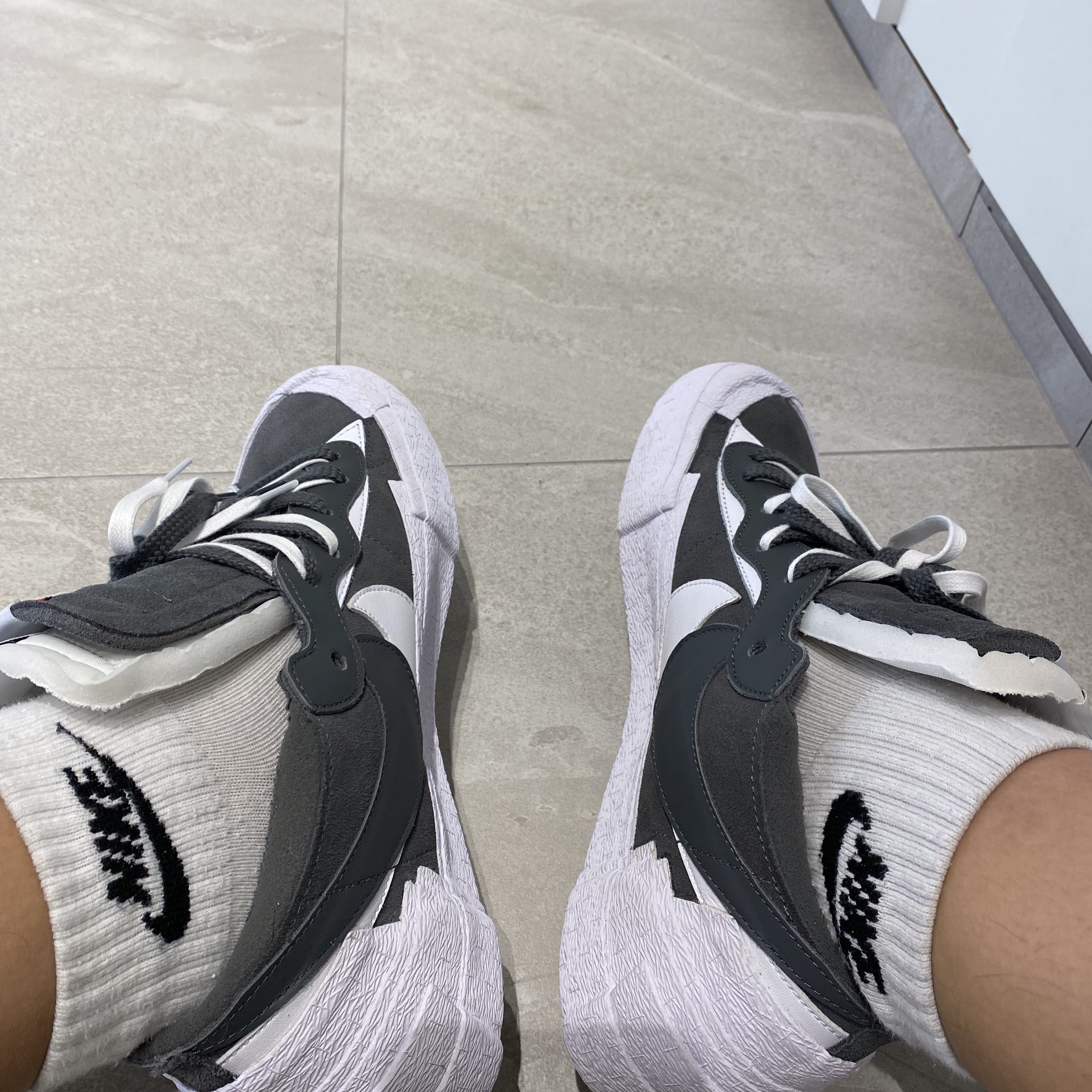 Nike x Sacai Blazer Low Iron Grey 착용 스타일 - 2