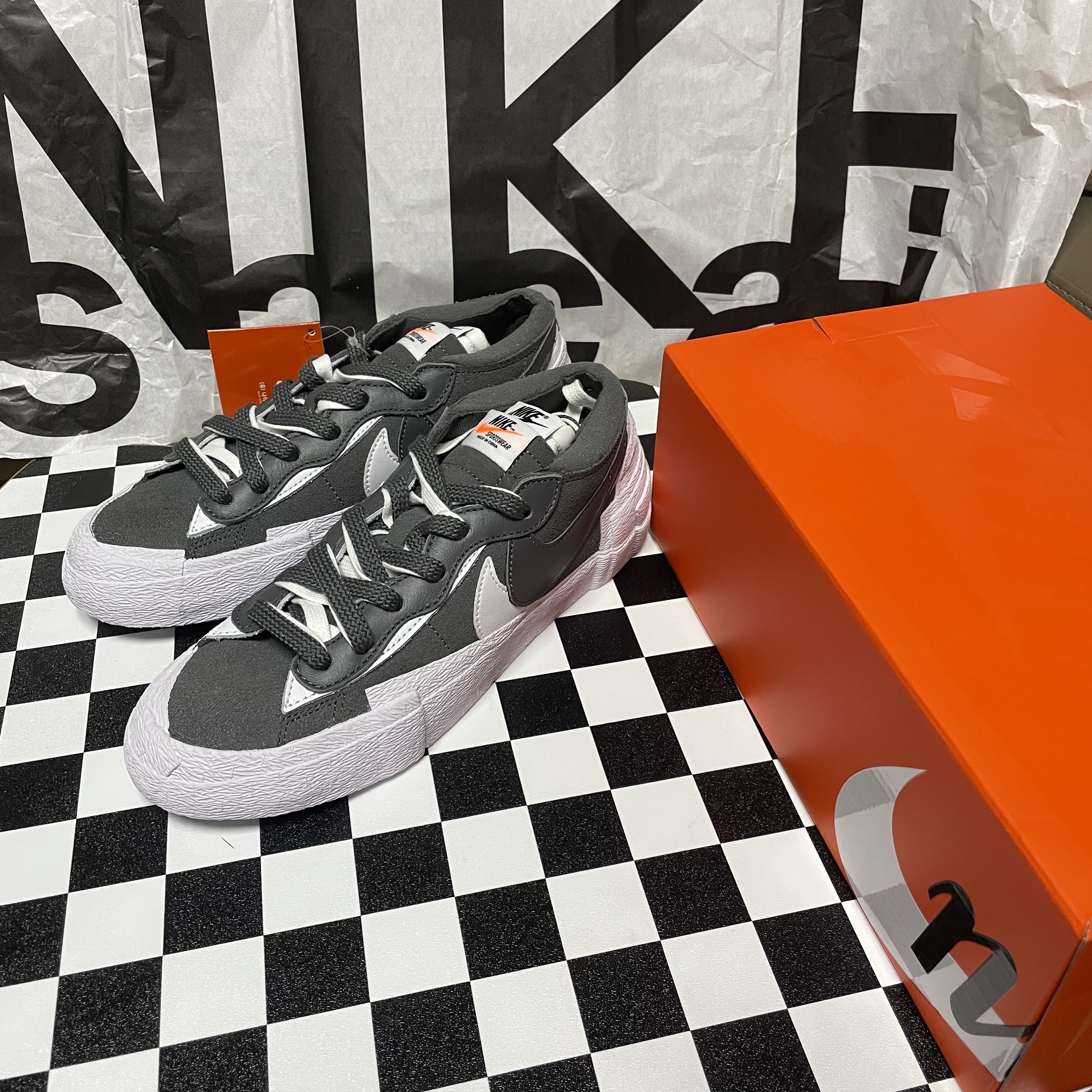 Nike x Sacai Blazer Low Iron Grey 착용 스타일 - 1