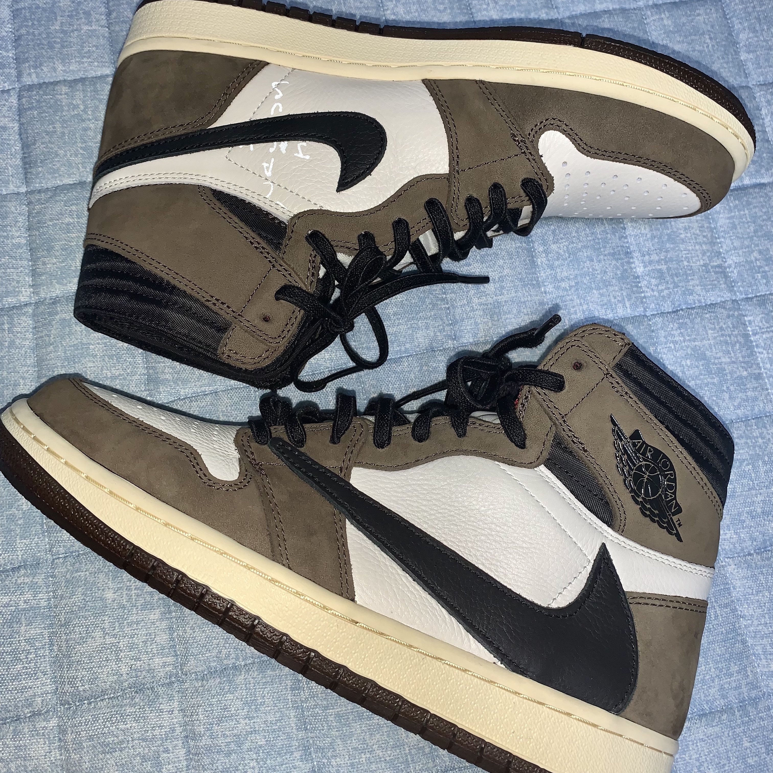 Jordan 1 x Travis Scott Retro High OG SP Mocha 착용 스타일