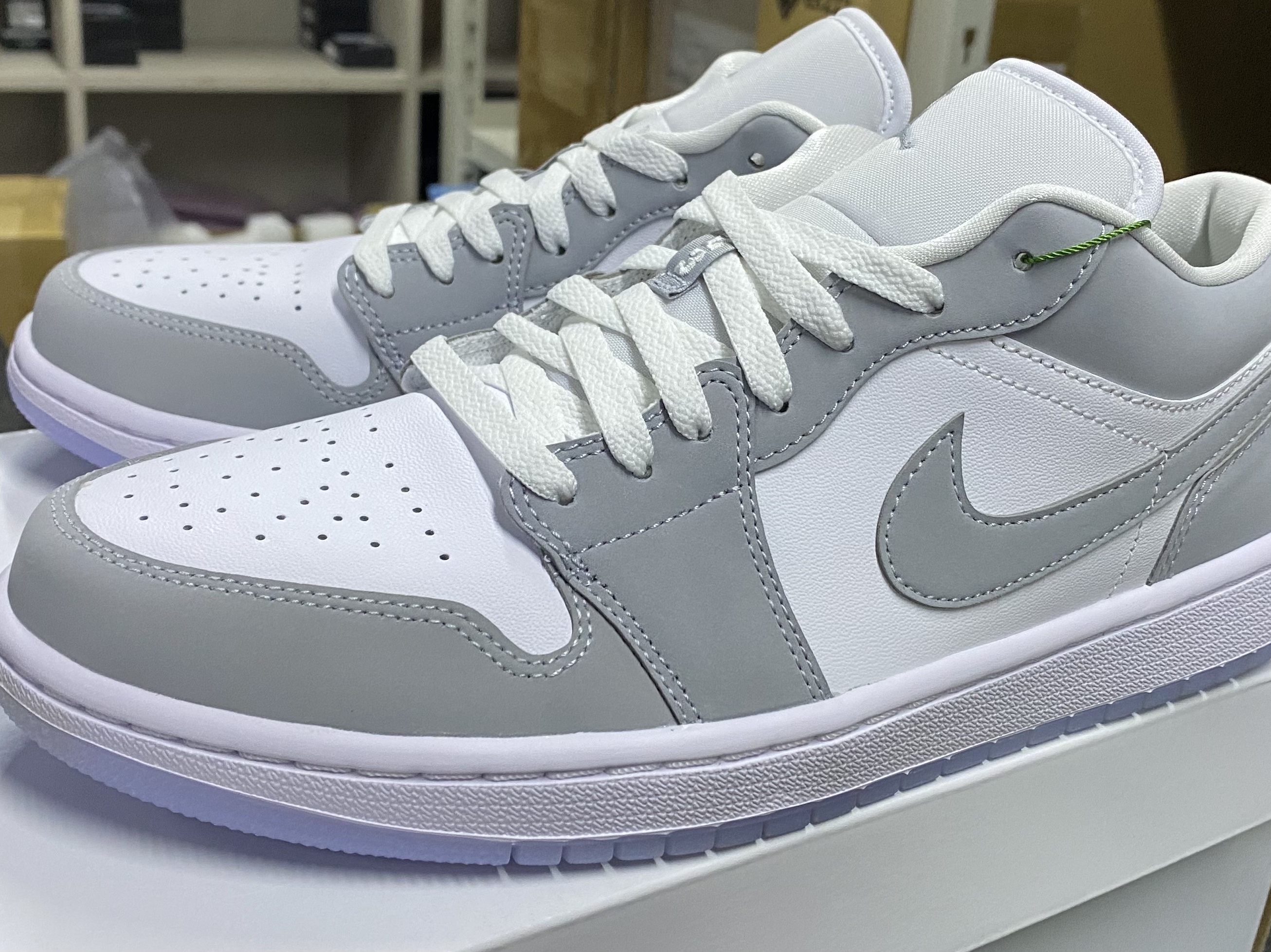 (W) Jordan 1 Low White Wolf Grey 착용 스타일 - 2