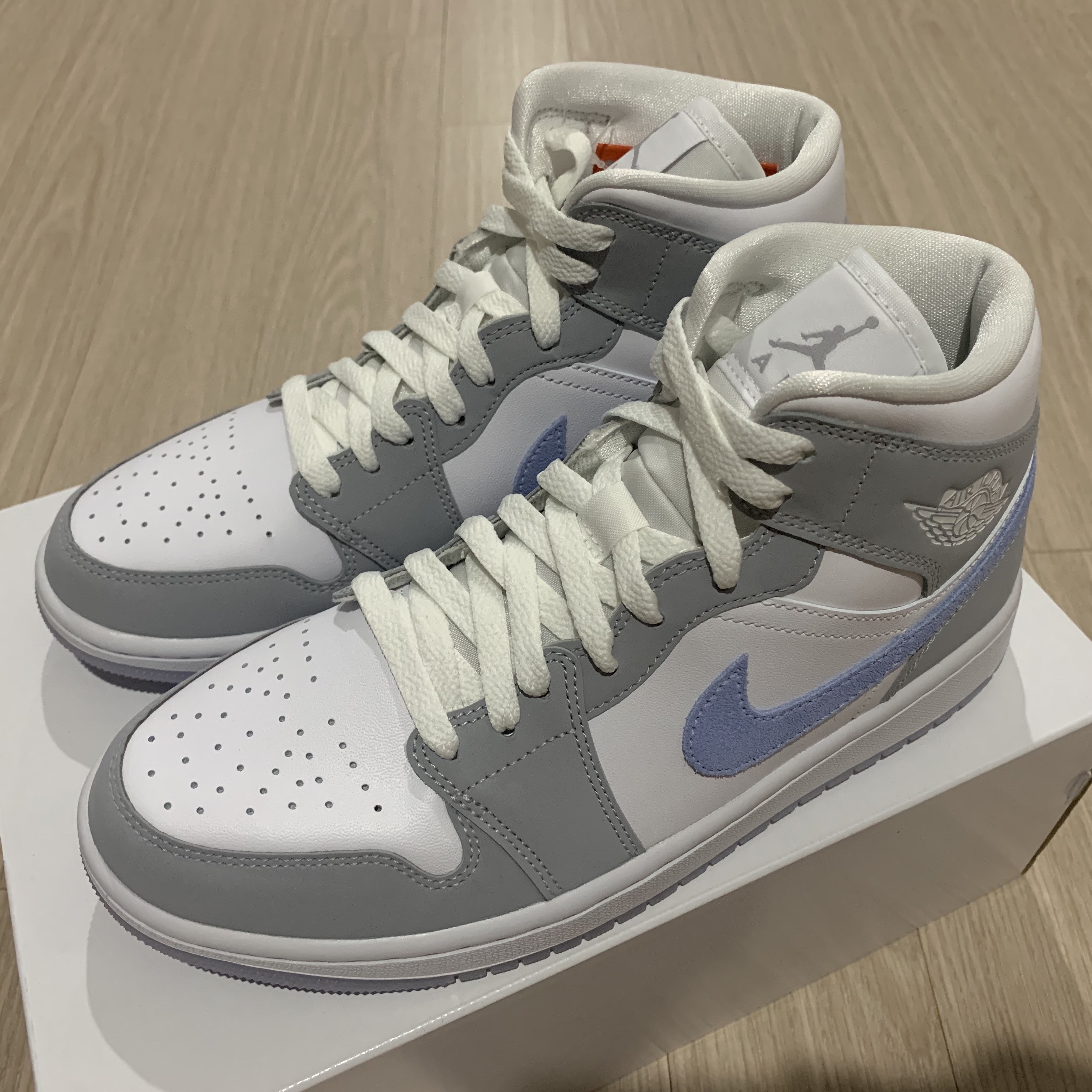 (W) Jordan 1 Mid Wolf Grey 착용 스타일 - 1
