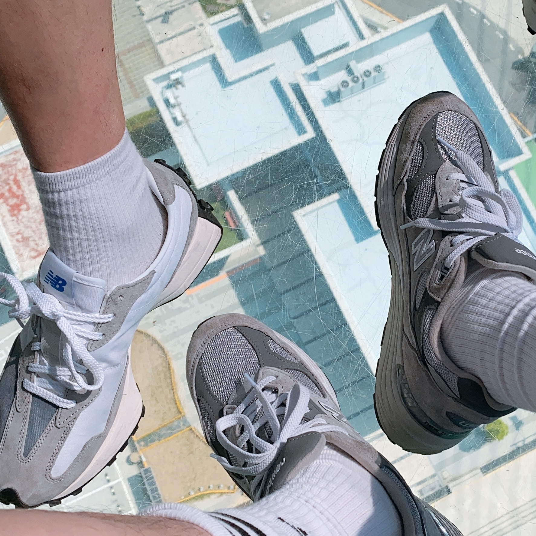 New Balance 327 Grey, New Balance 992 Made in USA Grey - D Standard 착용 스타일
