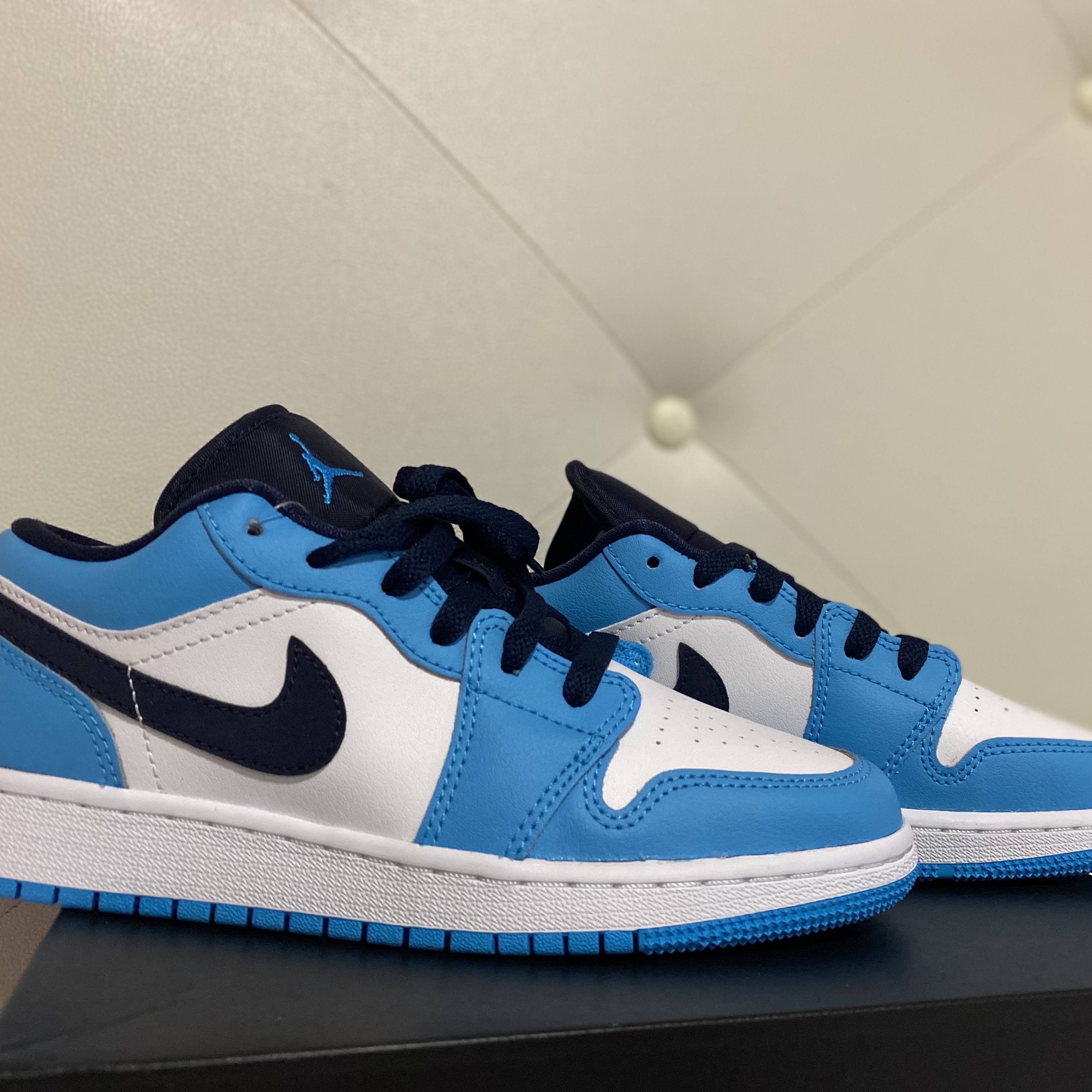 Jordan 1 Low Dark Powder Blue 착용 스타일 - 2