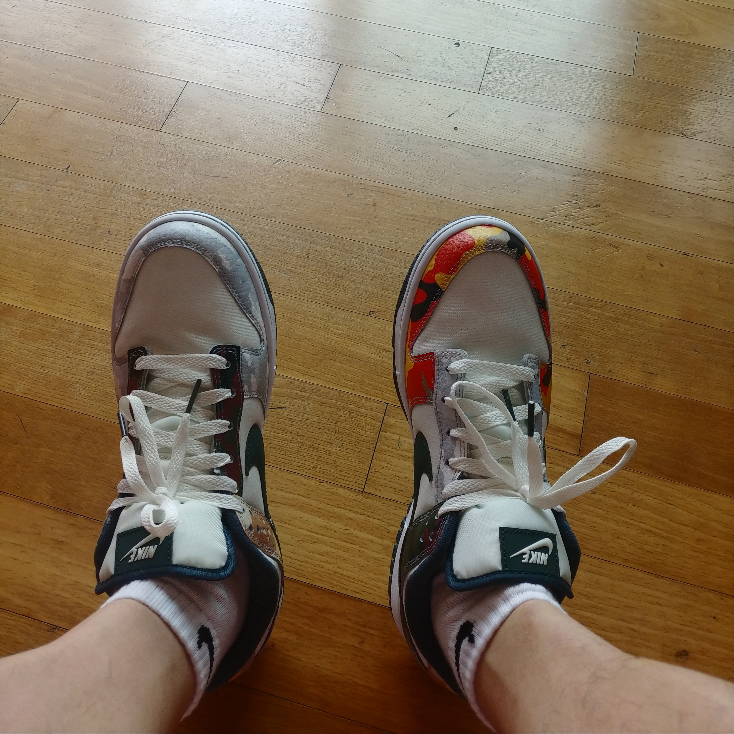 Nike Dunk Low SE Sail Multi Camo, Nike x Stussy Water Shorts Habanero Red 착용 스타일 - 4