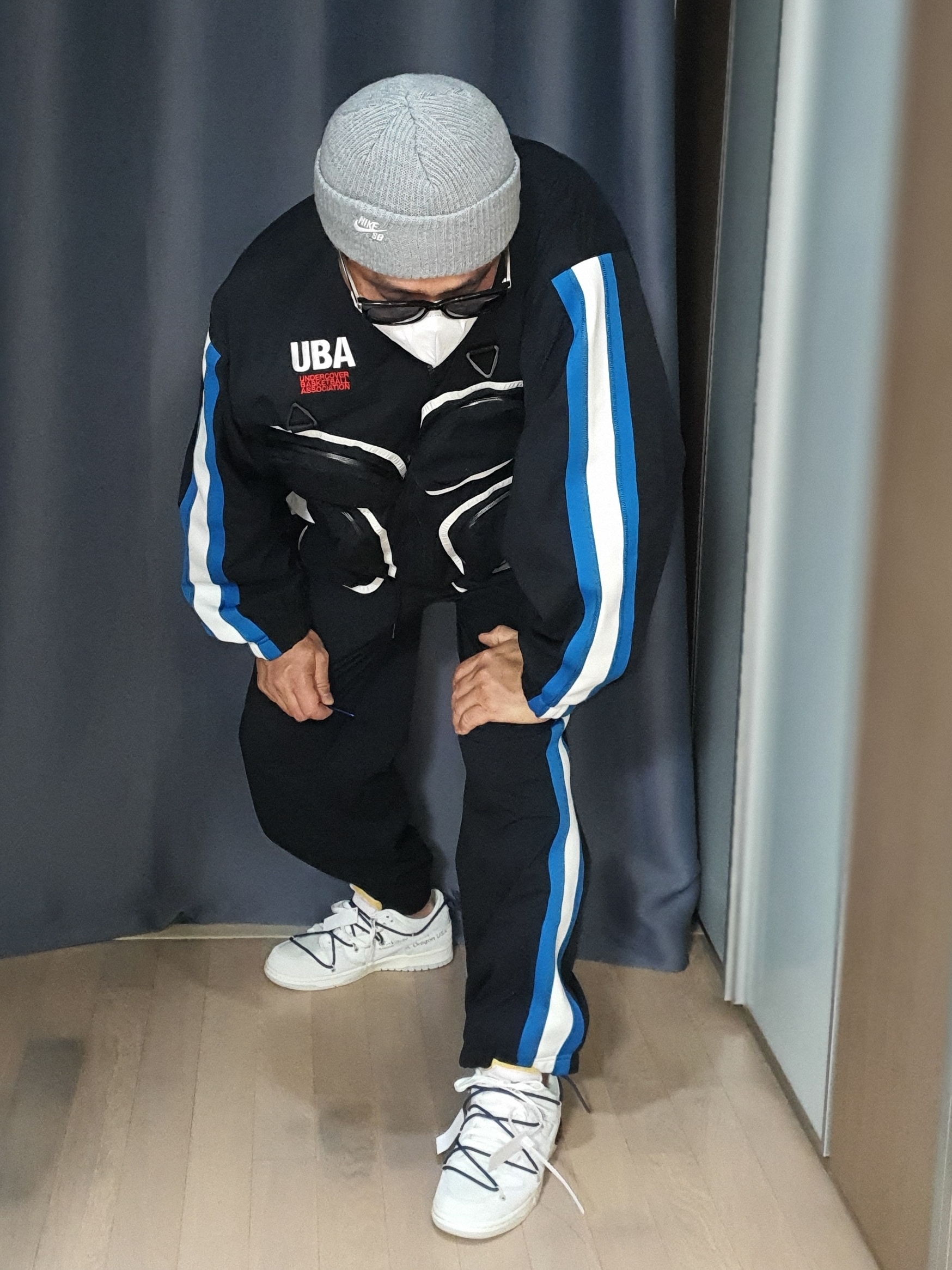 Nike x Off-White Dunk Low The 50 - Lot 18, Nike x Undercover NRG Track Suit Black - Asia 착용 스타일 - 3