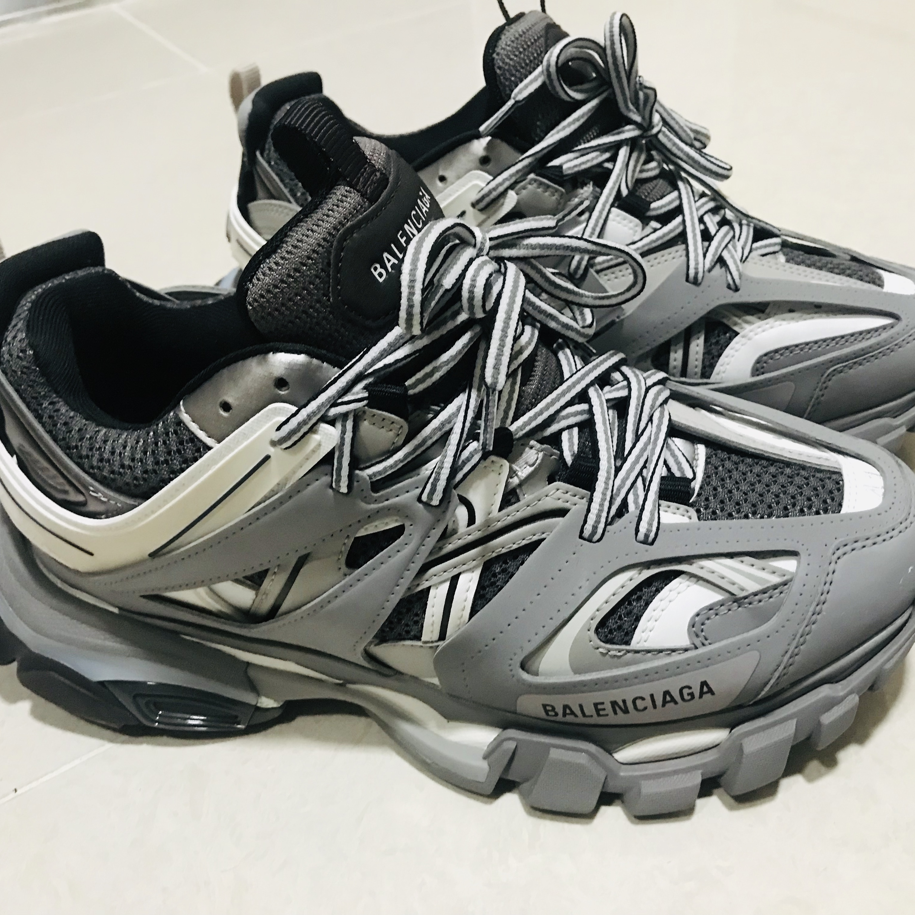 Balenciaga Track Sneakers Grey White 2019 착용 스타일