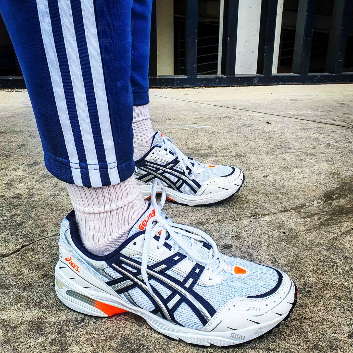 Asics Gel-1090 White Midnight 착용 스타일 - 1