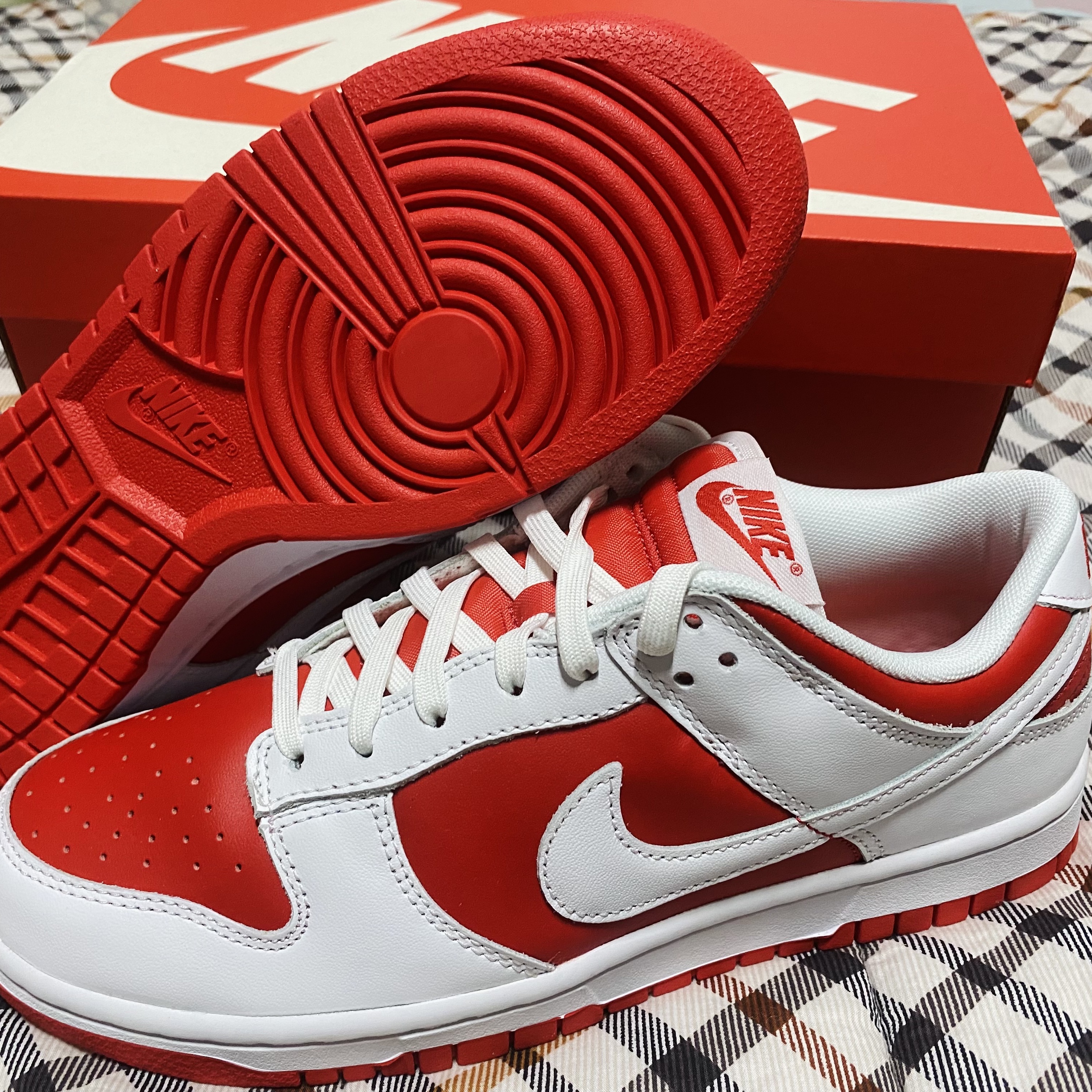 Nike Dunk Low Retro Championship Red 착용 스타일