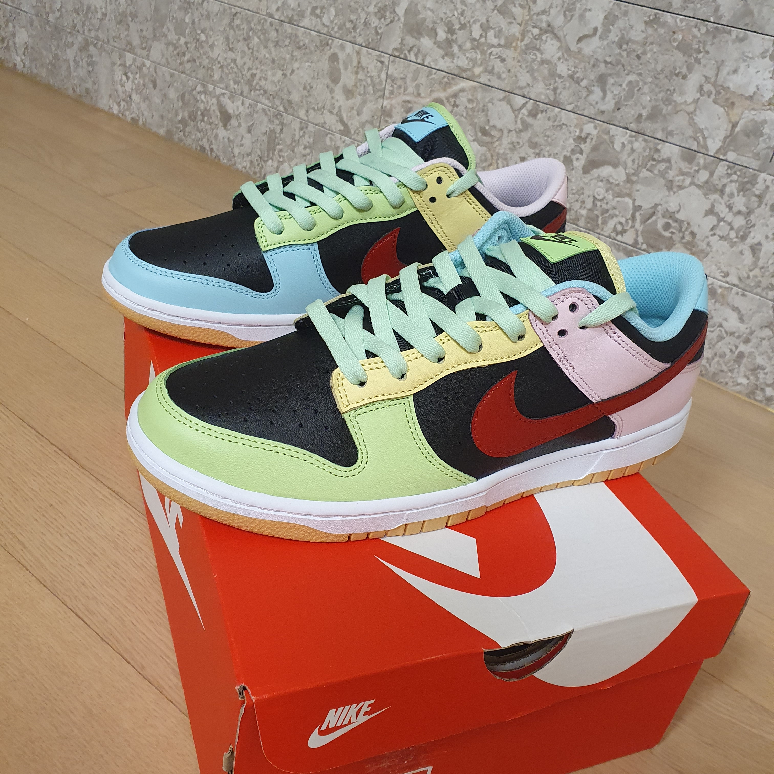Nike Dunk Low SE Free.99 Black 착용 스타일 - 2